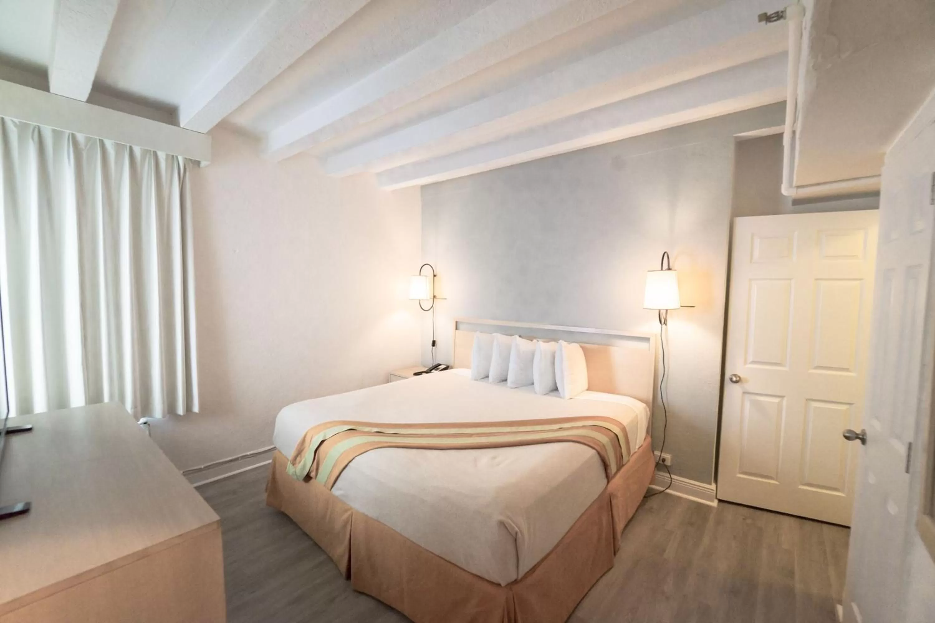 Bed in Broadmore Miami Beach