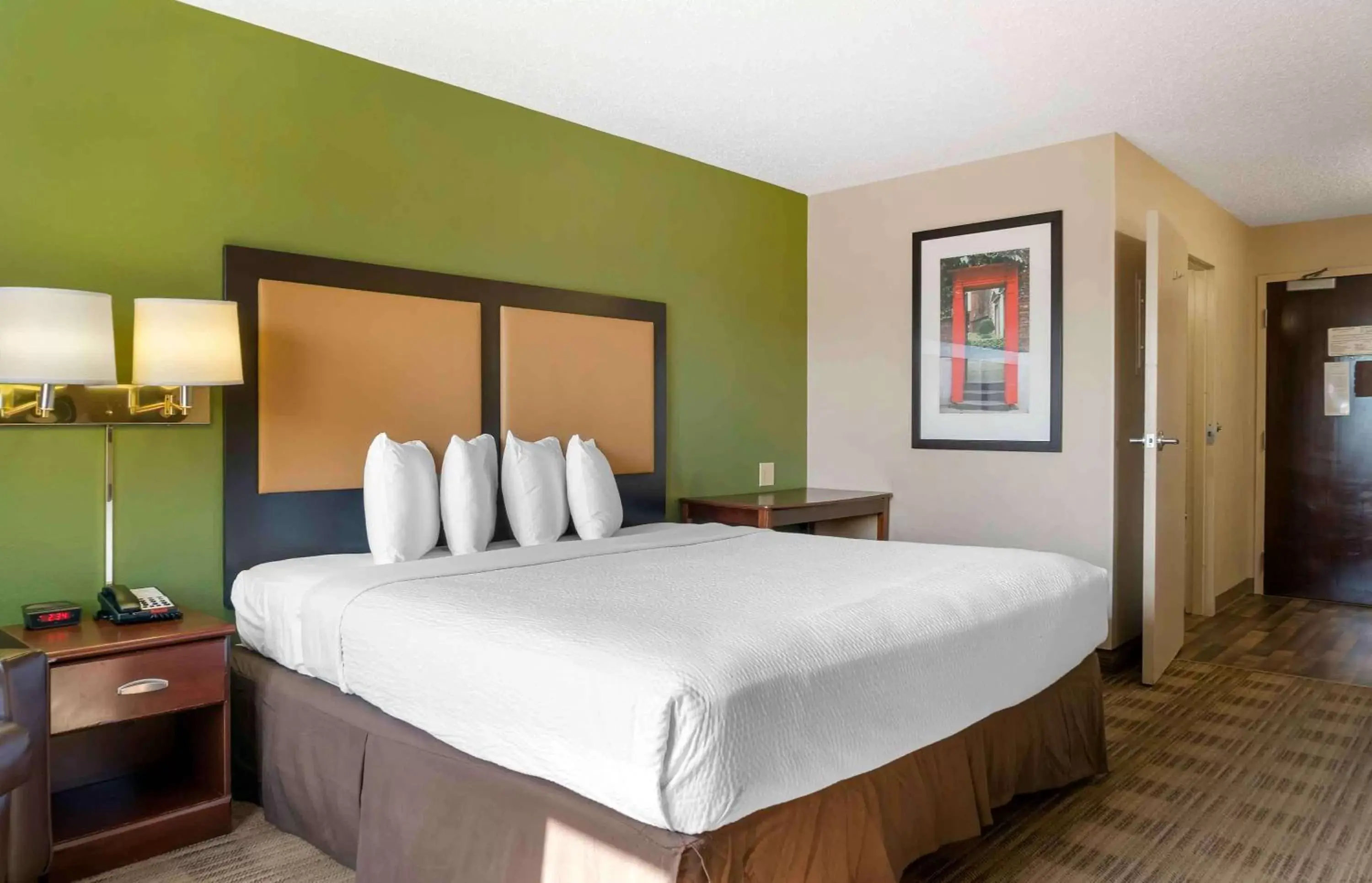Bedroom, Bed in Extended Stay America Suites - Detroit - Canton