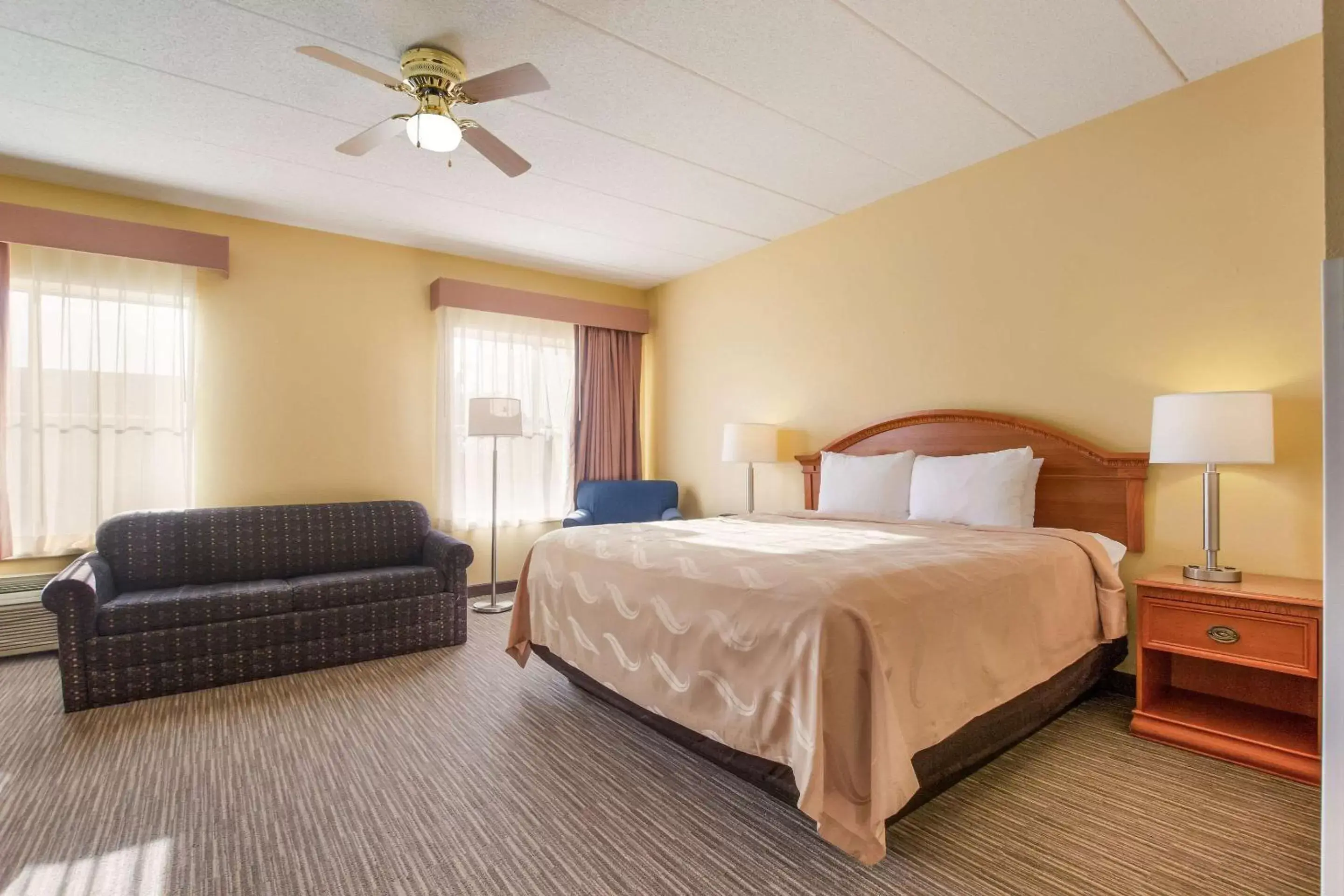 Bedroom, Bed in Quality Inn & Suites CVG Airport