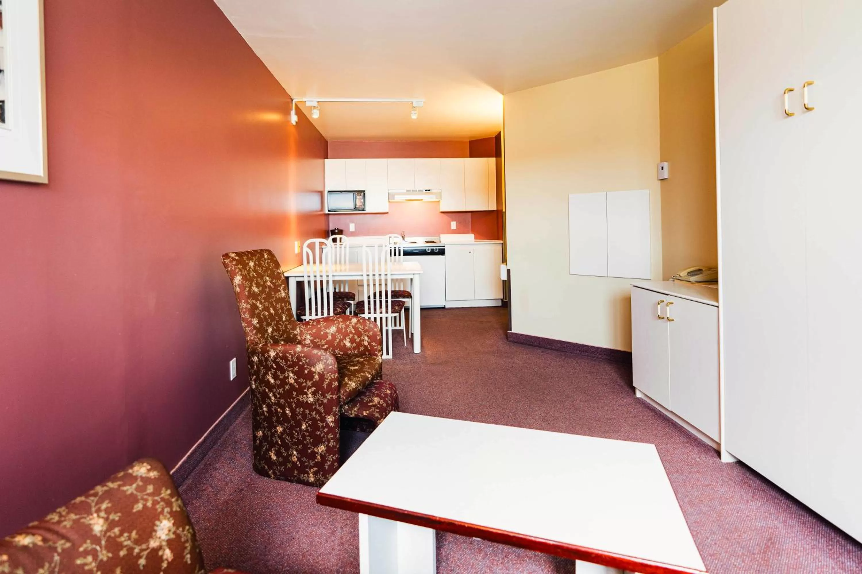 Kitchen/Kitchenette in Auberge Harris