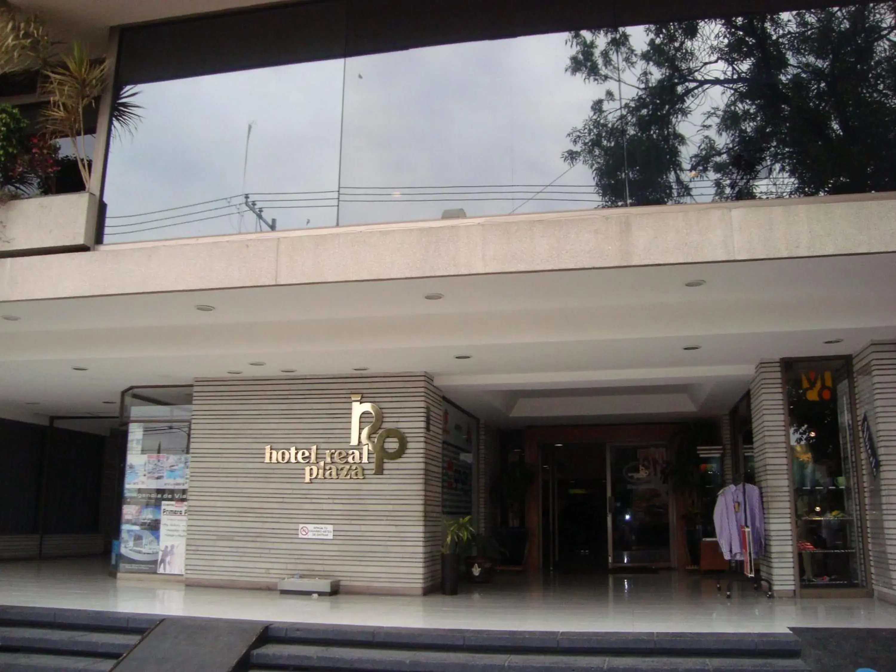 Facade/entrance in Hotel Real Plaza