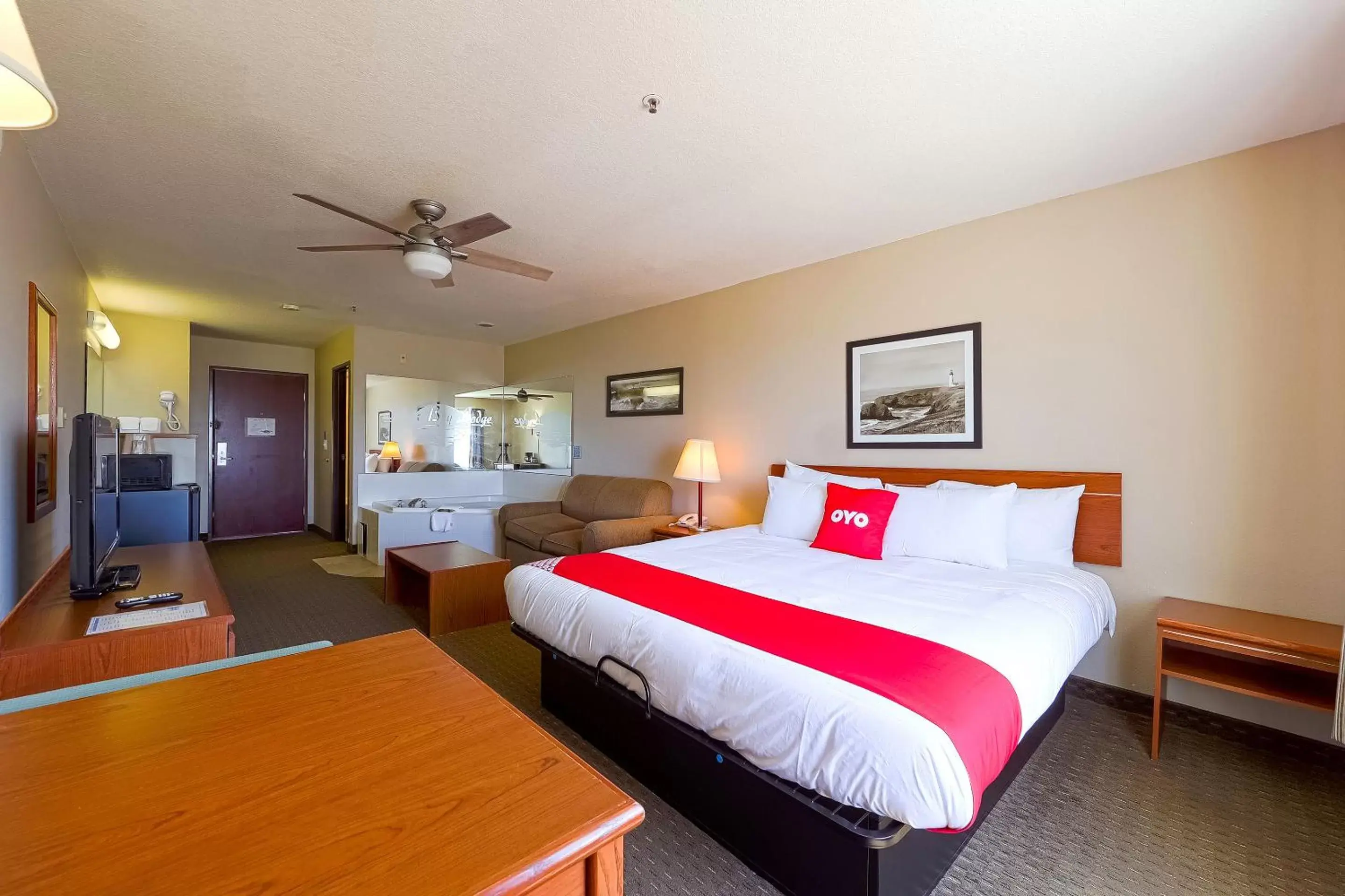 Bedroom, Bed in Siletz Bay Beachfront Hotel by OYO Lincoln City