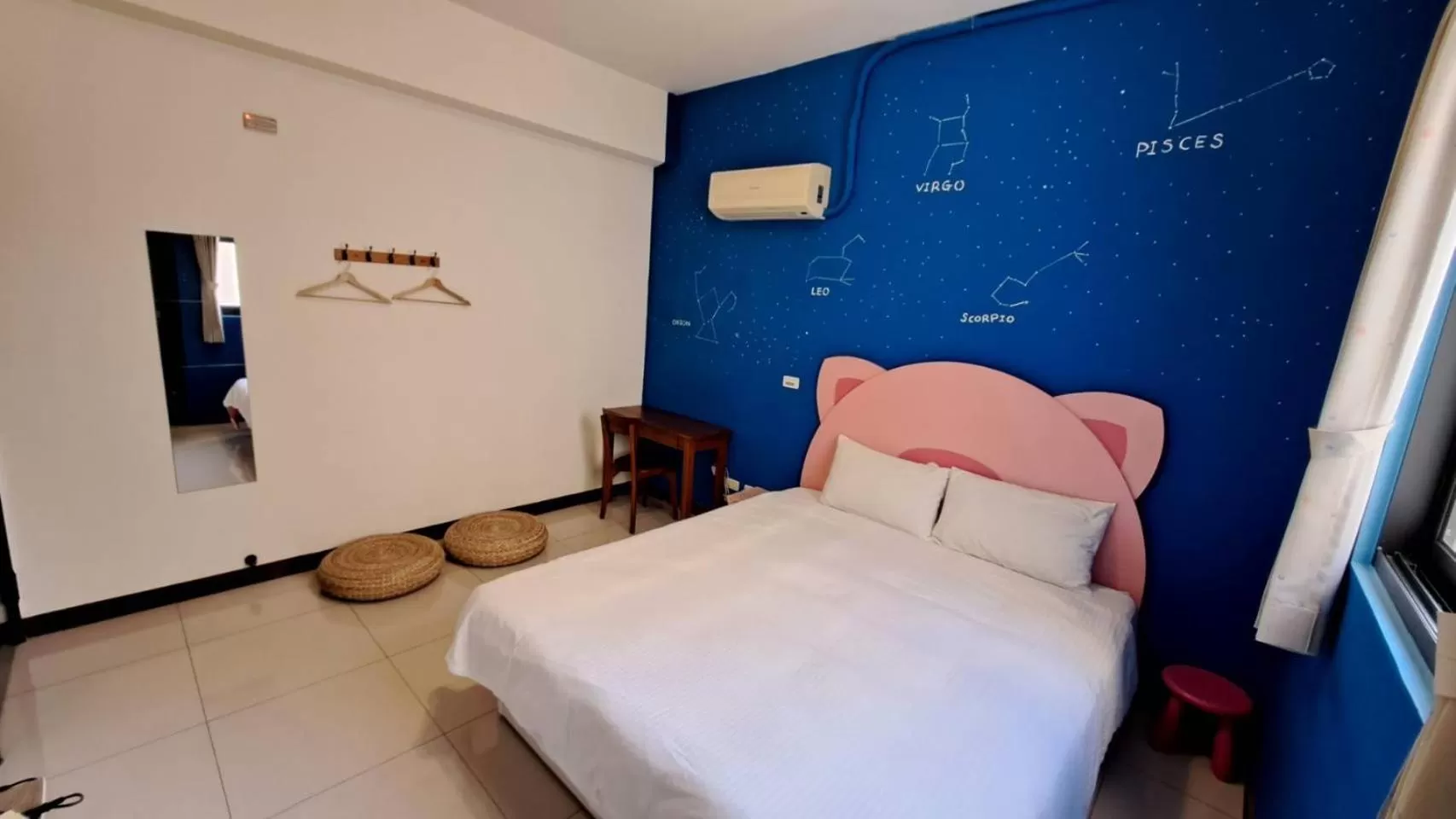 Bed in Have FUN villa -KTV BBQ Mahjong