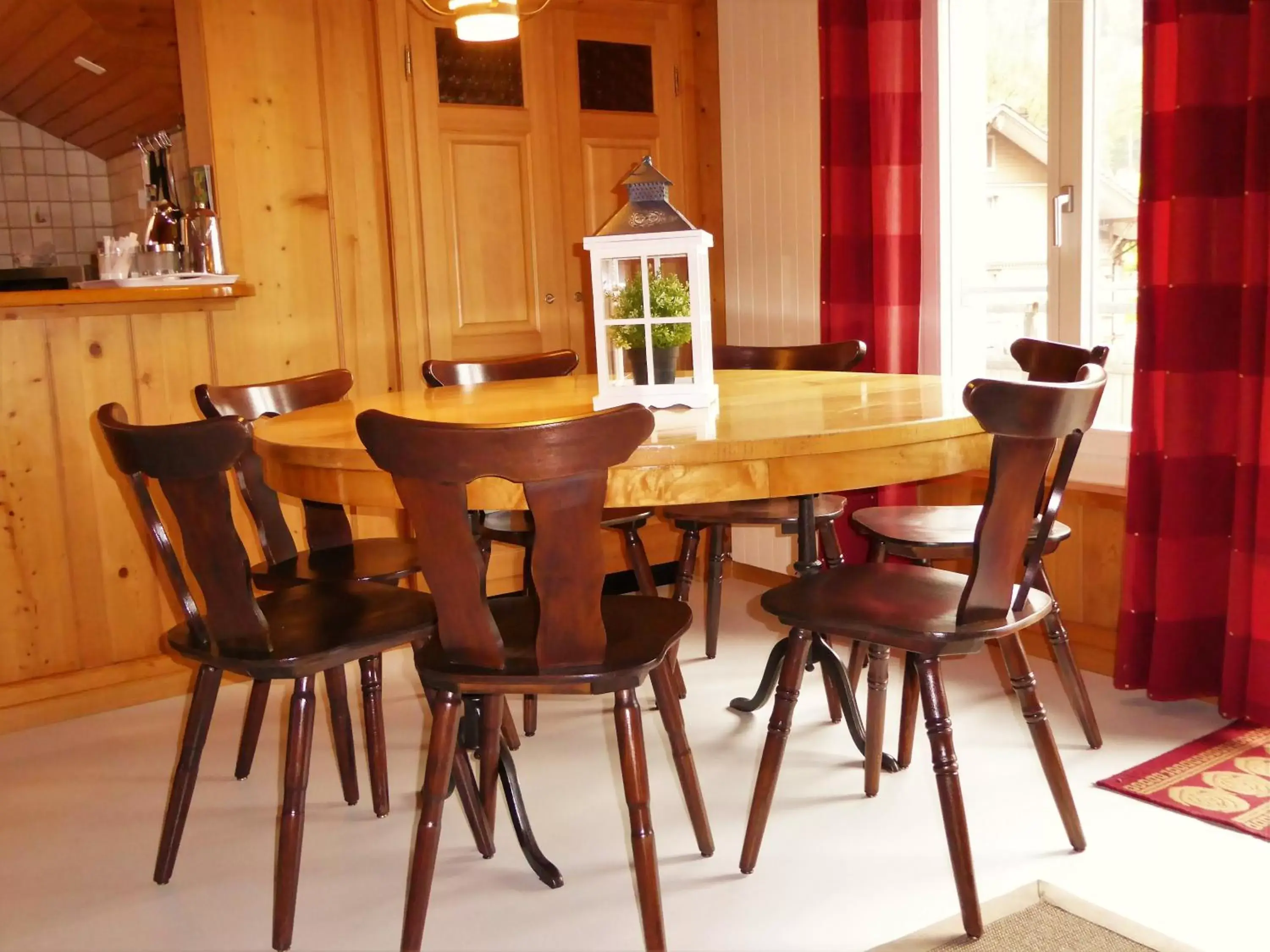 Dining Area in Hotel Tell and Apartments