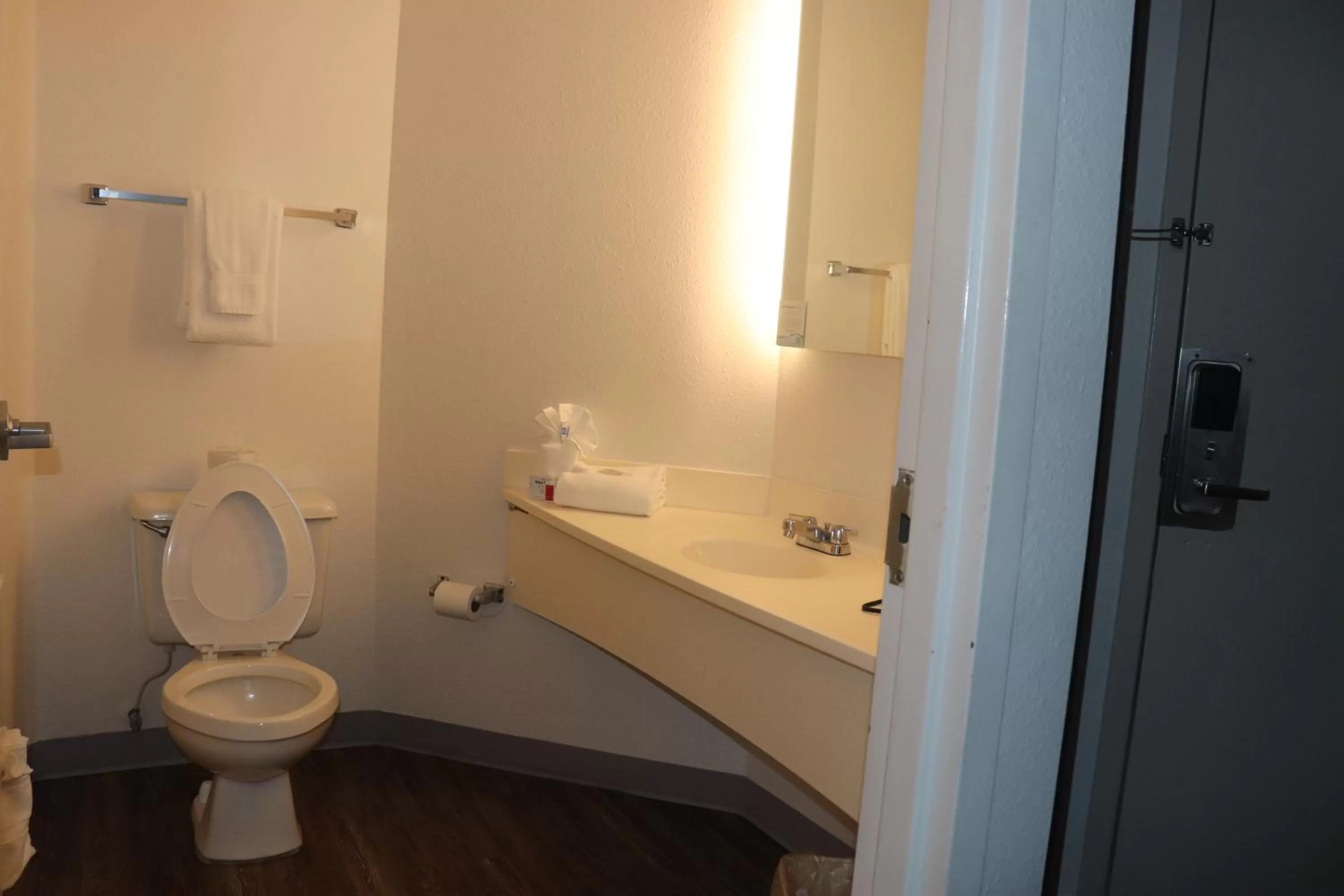 Bathroom in Howard Johnson by Wyndham Tifton GA I-75