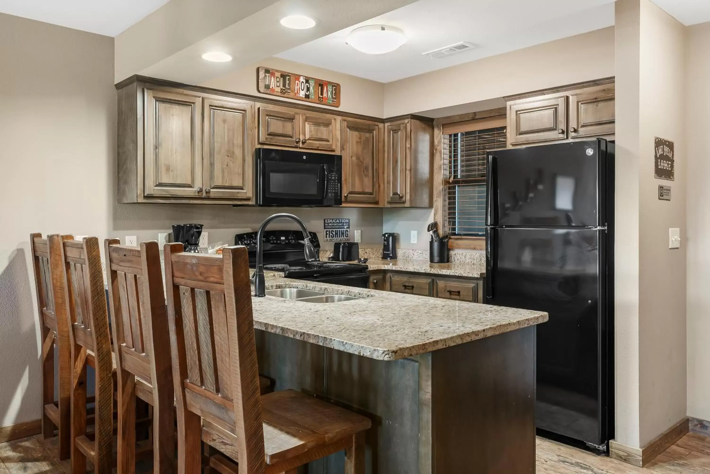 Kitchen or kitchenette, Kitchen/Kitchenette in Table Rock Resorts at Indian Point