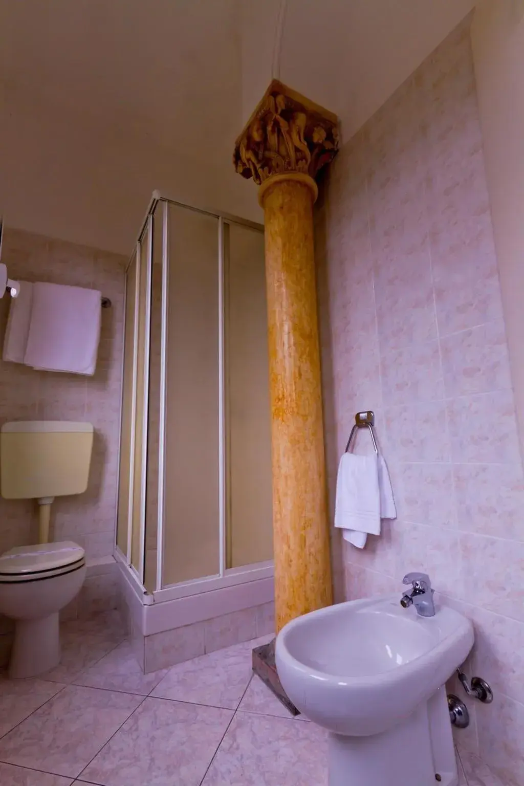 Bathroom in Hotel La Vela-Castello Il Rifugio