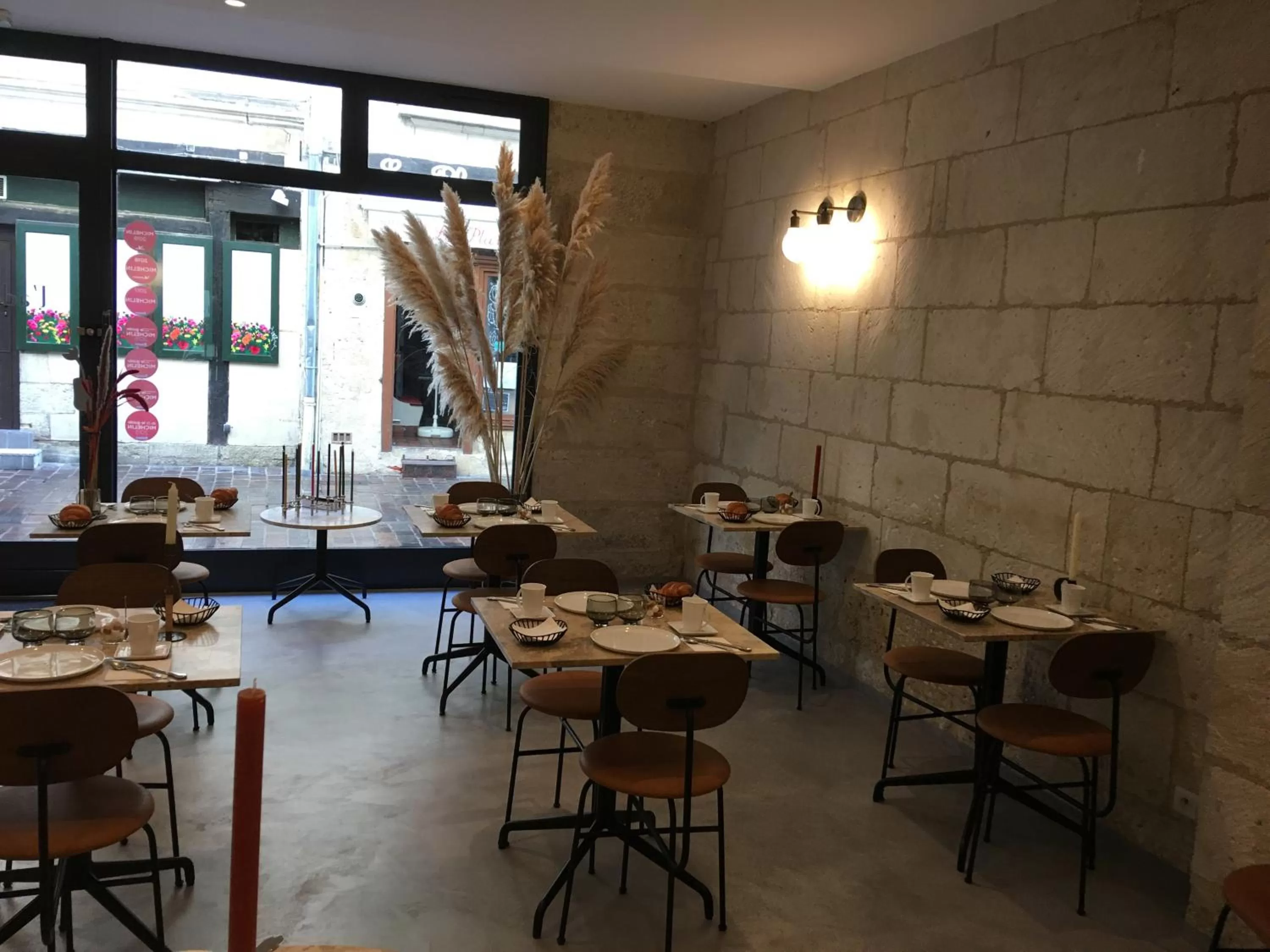 Breakfast in Hôtel L'Adresse