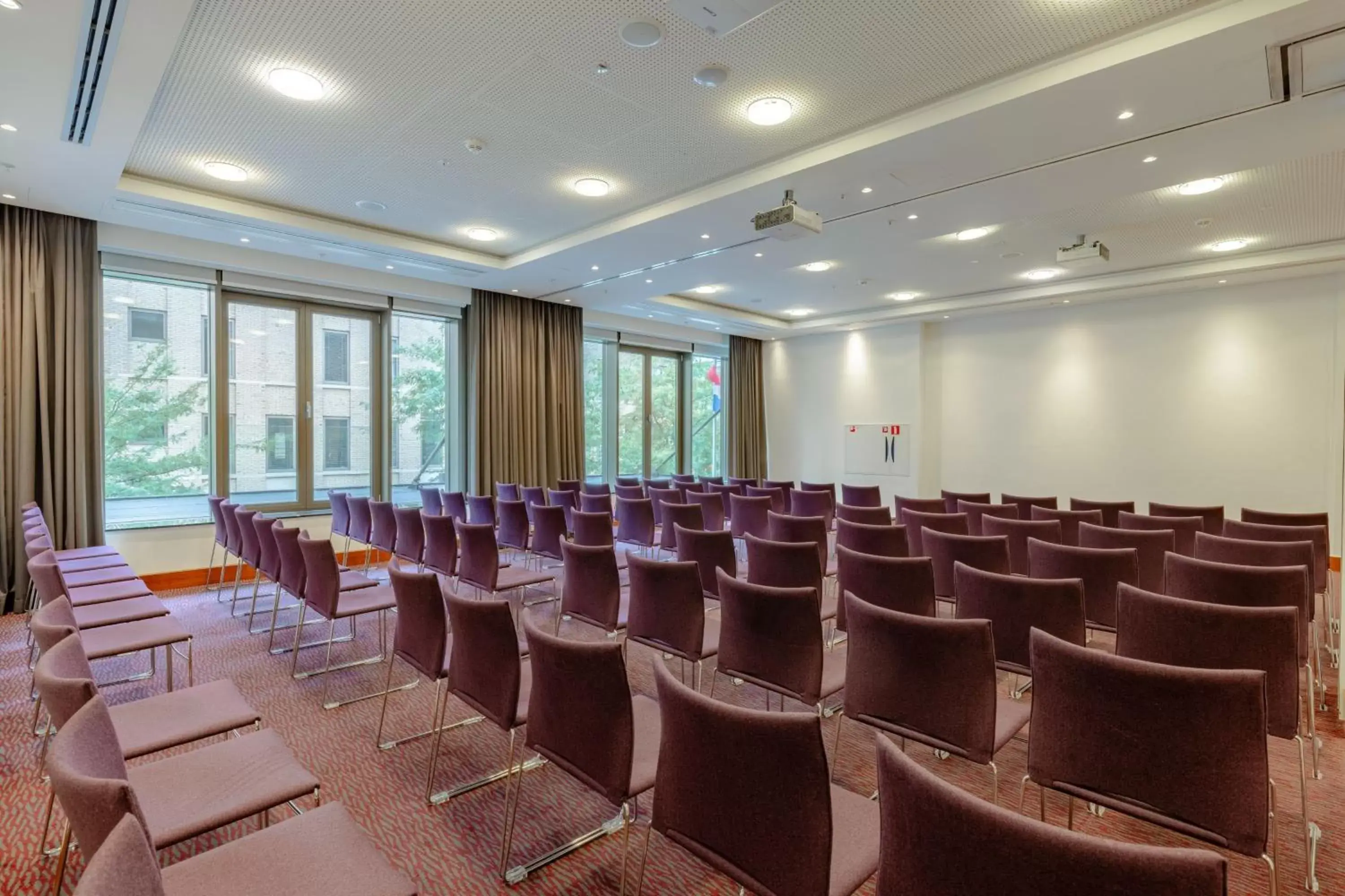 Meeting/conference room in Crowne Plaza Amsterdam - South, an IHG Hotel