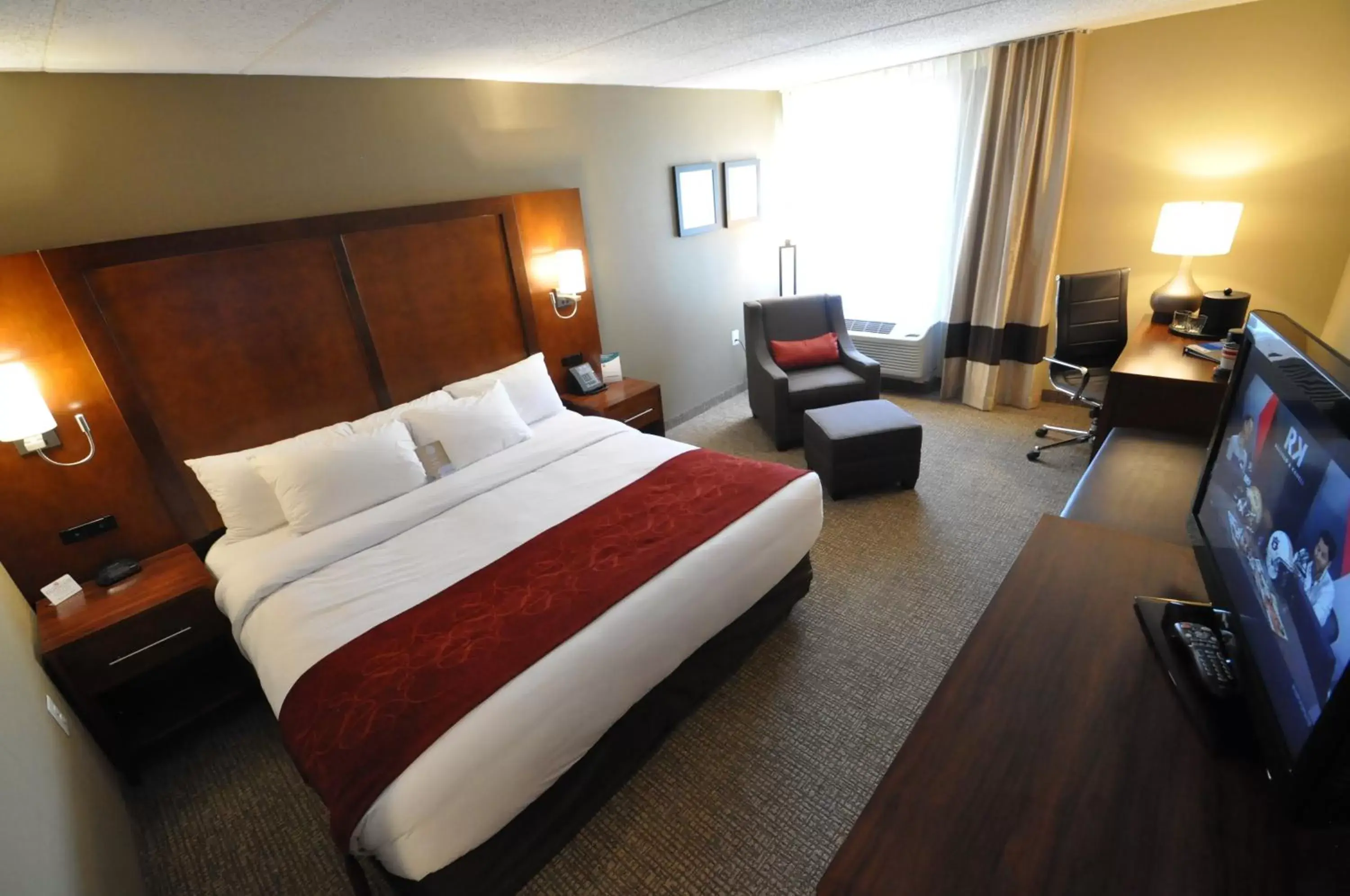 Bed in Comfort Inn & Suites Aberdeen