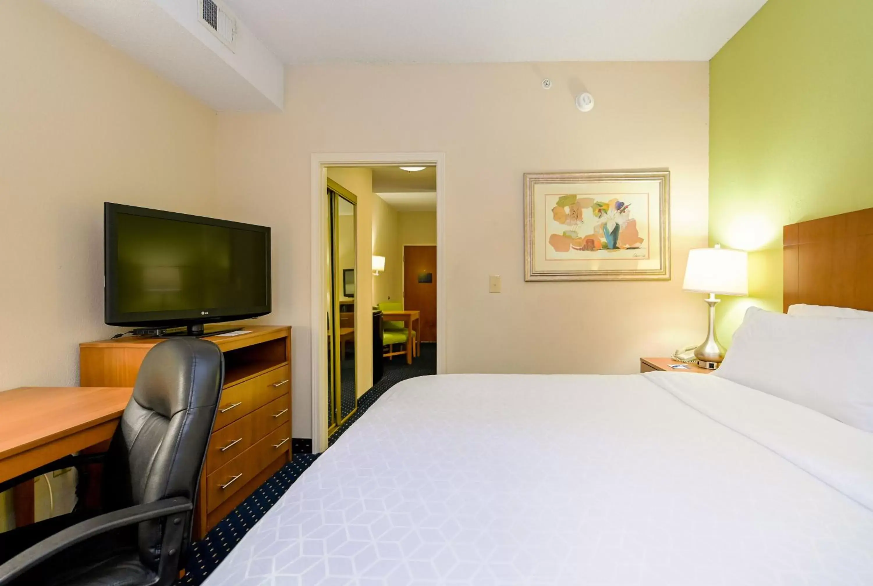 Photo of the whole room, Bed in Holiday Inn Express Ashland, an IHG Hotel