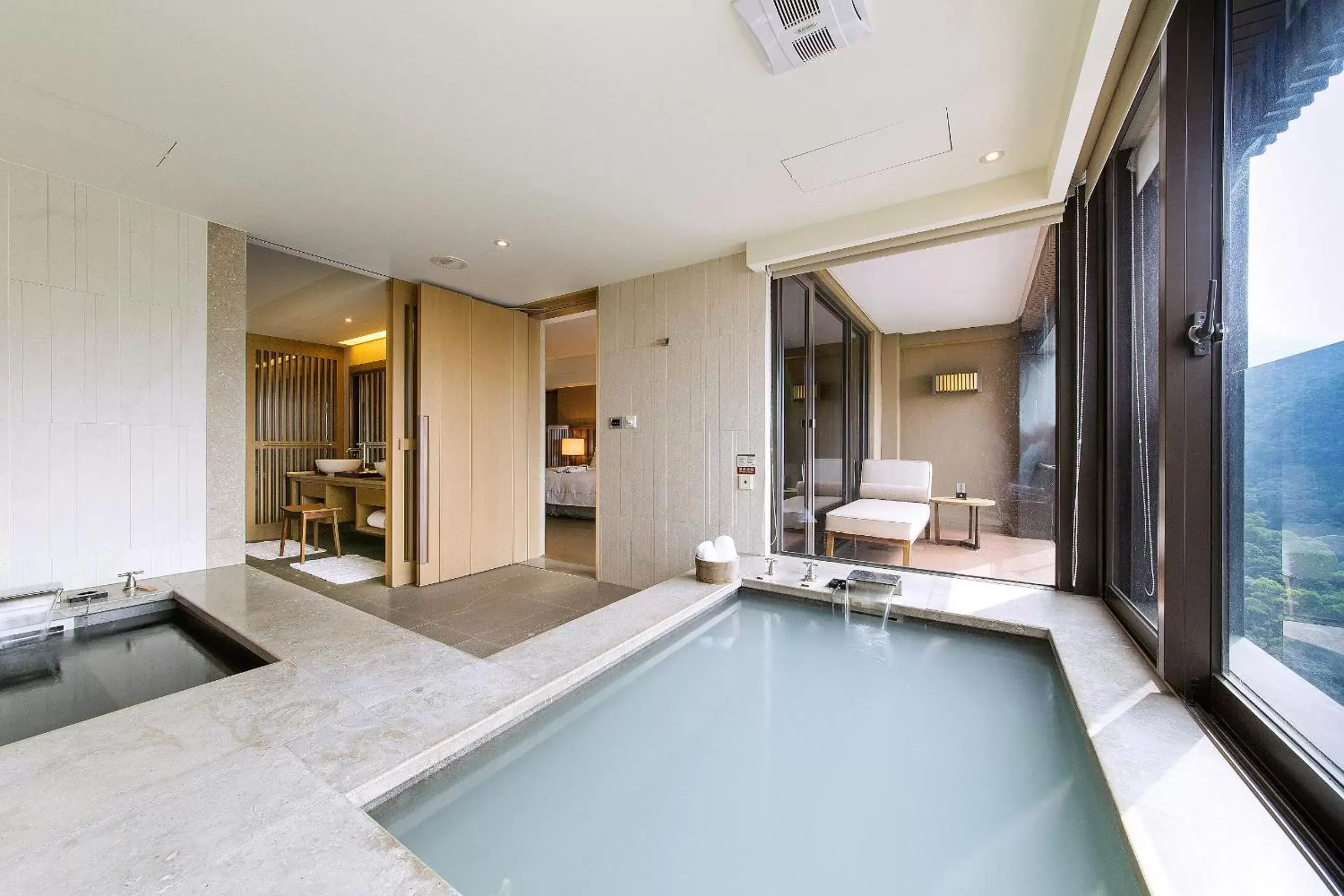 Bathroom, Swimming Pool in Grand View Resort Beitou