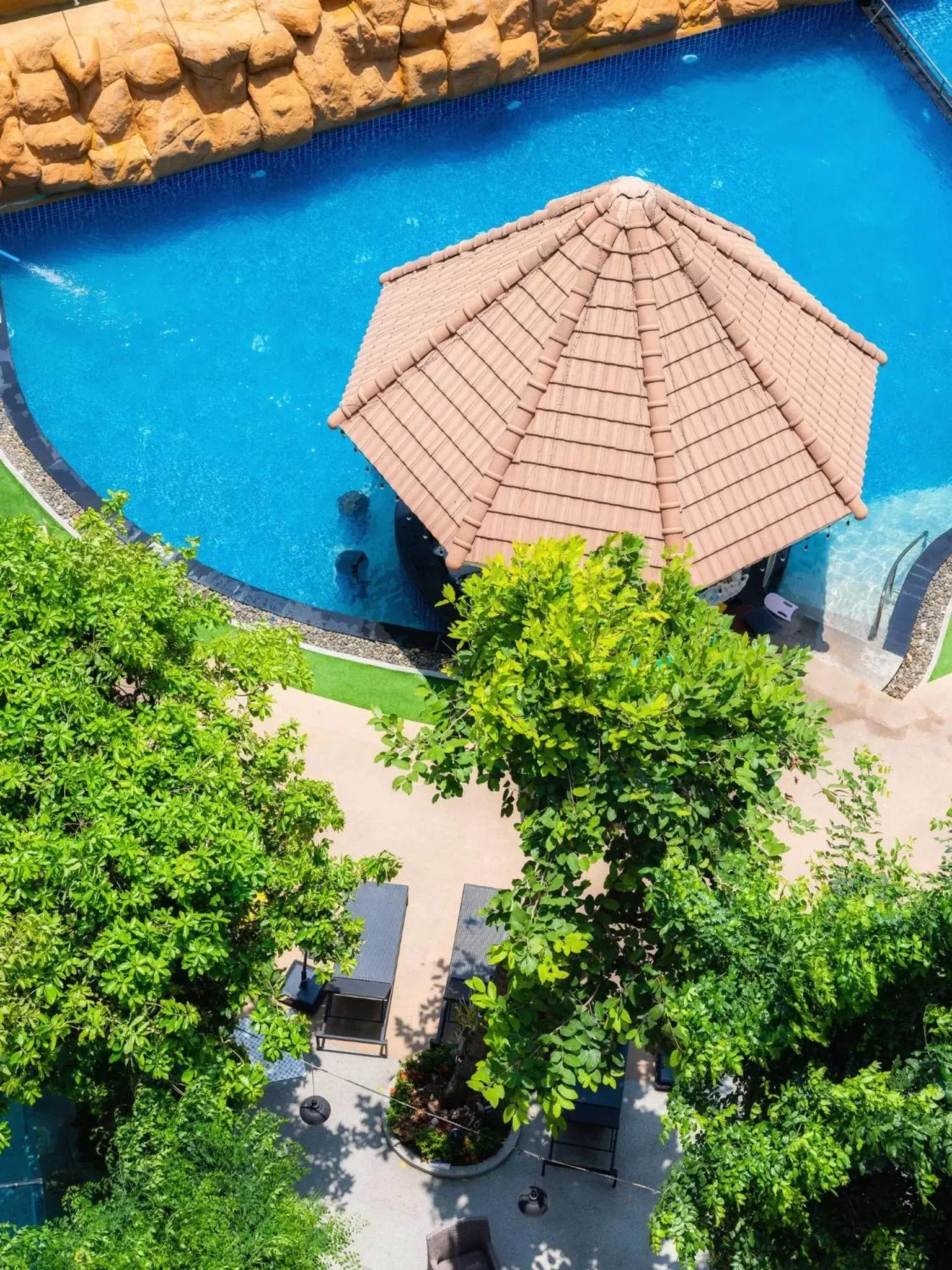 Swimming pool, Bird's-eye View in Centara Pattaya Hotel