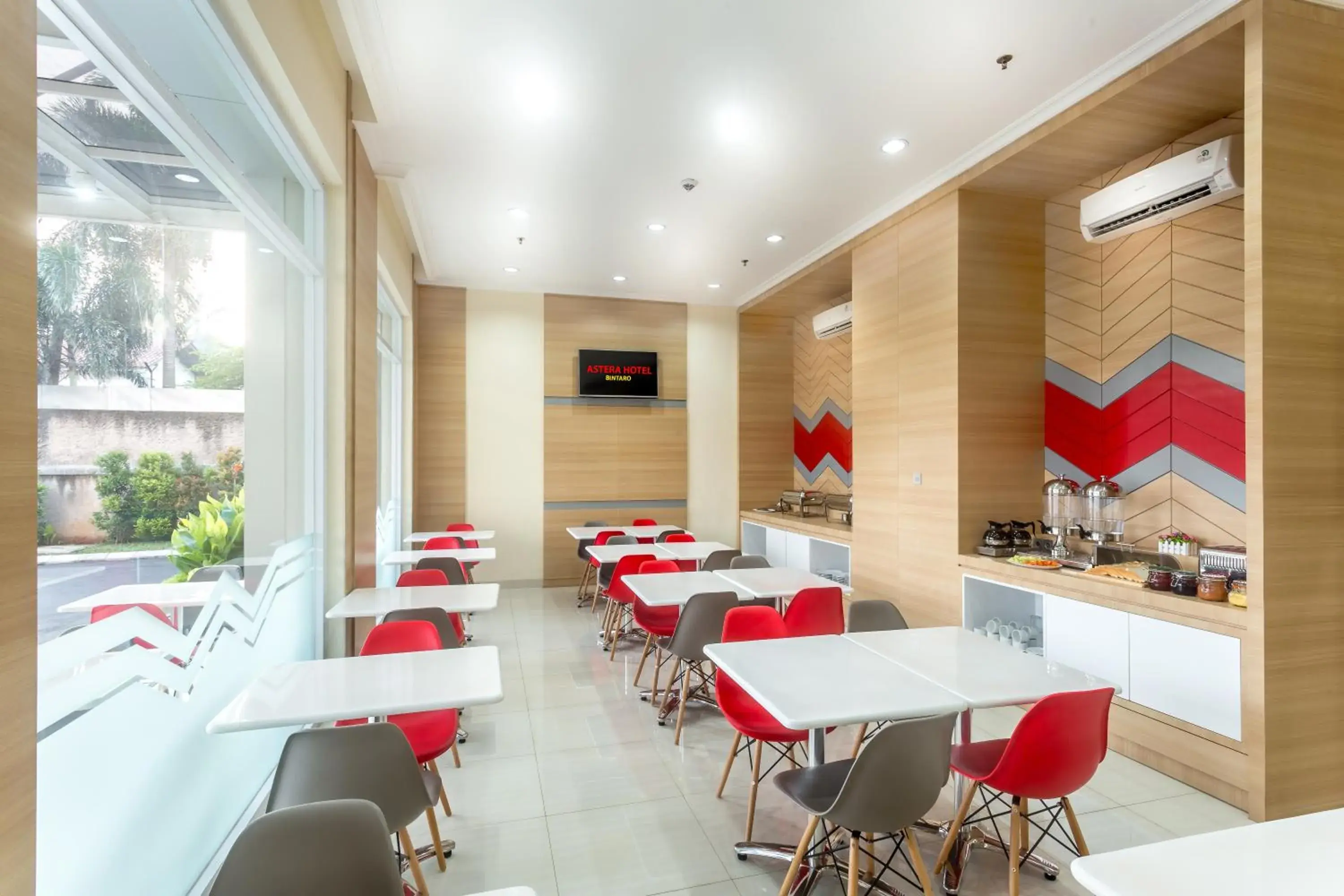 Communal lounge/ TV room, Restaurant/Places to Eat in Astera Hotel Bintaro