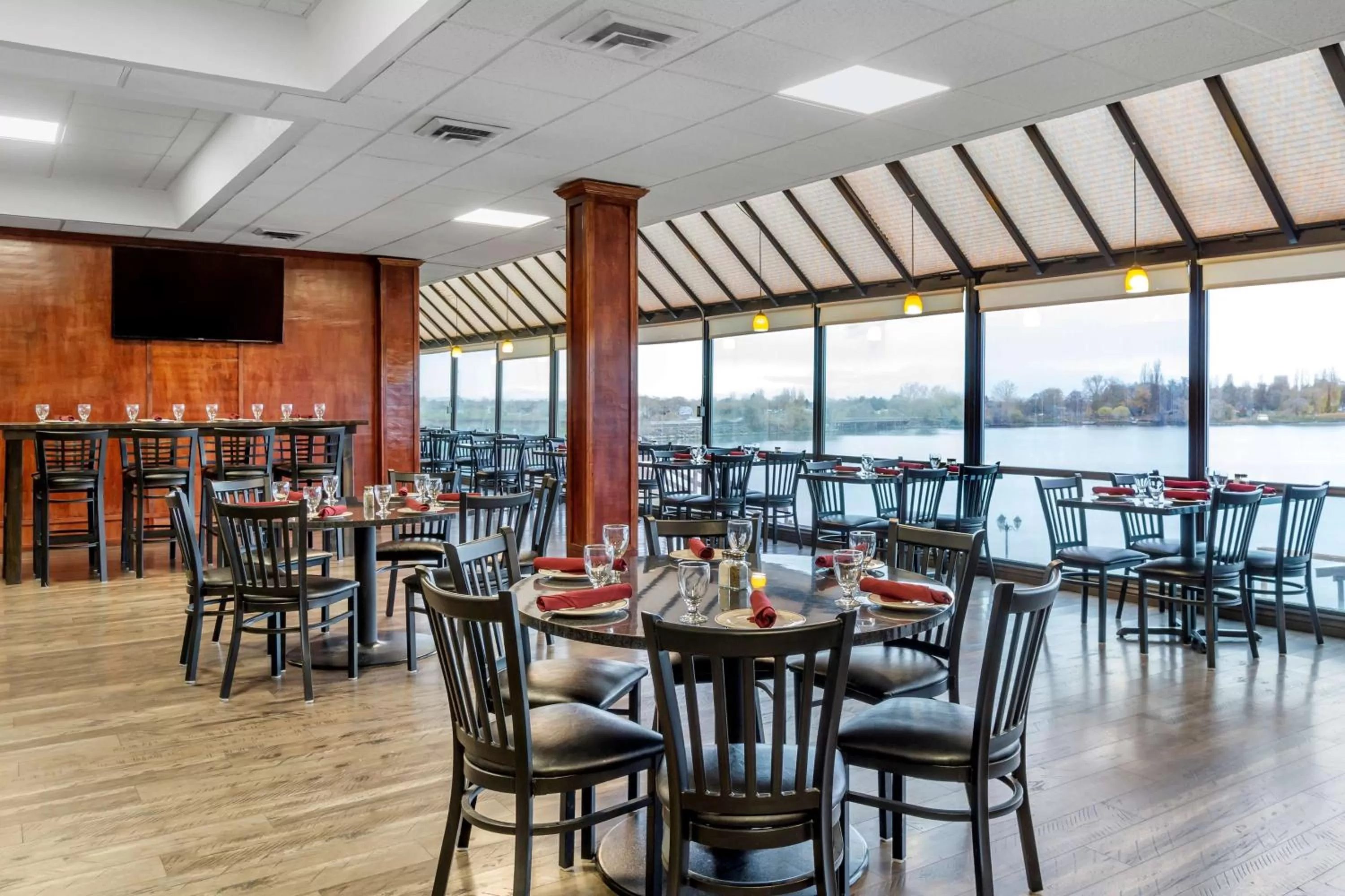Restaurant/places to eat in Best Western PLUS Lake Front Hotel