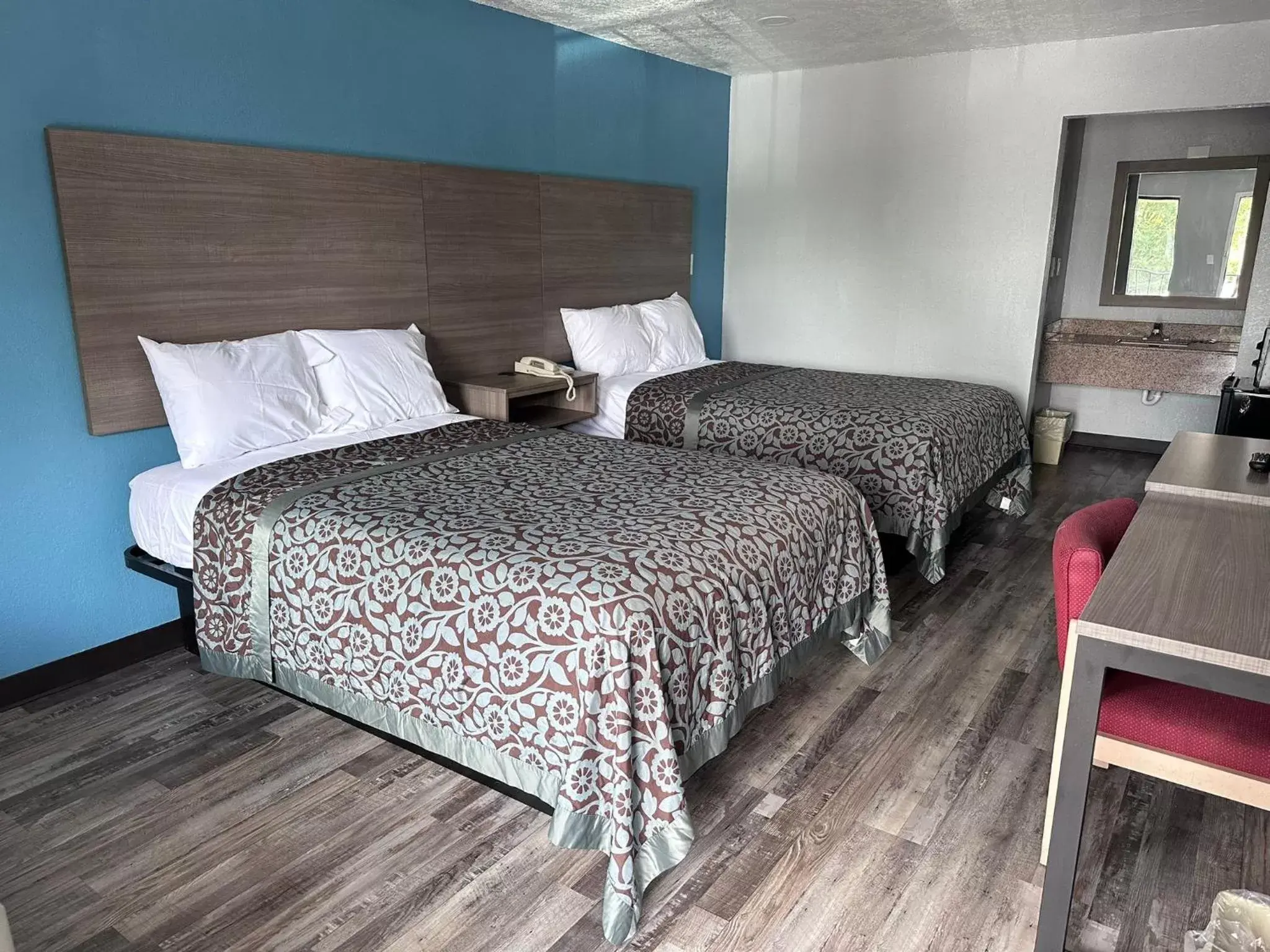 Guests, Bed in Americas Best Value Inn & Suites in Murfreesboro