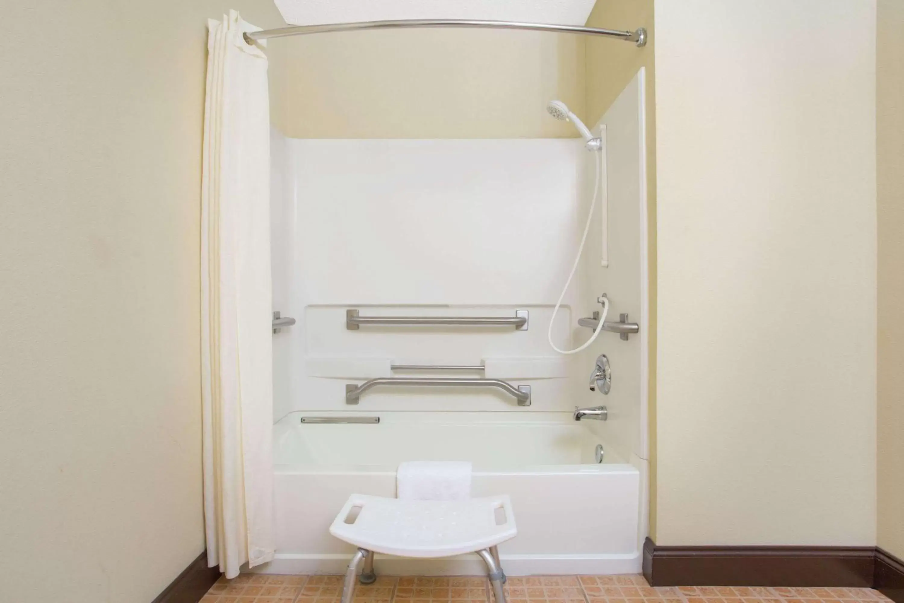 Double Room with Two Double Beds - Mobility Access/Non-Smoking in Spark by Hilton Winston-Salem University Double Room with Two Double Beds - Mobility Access/Non-Smoking in Spark by Hilton Winston-Salem University