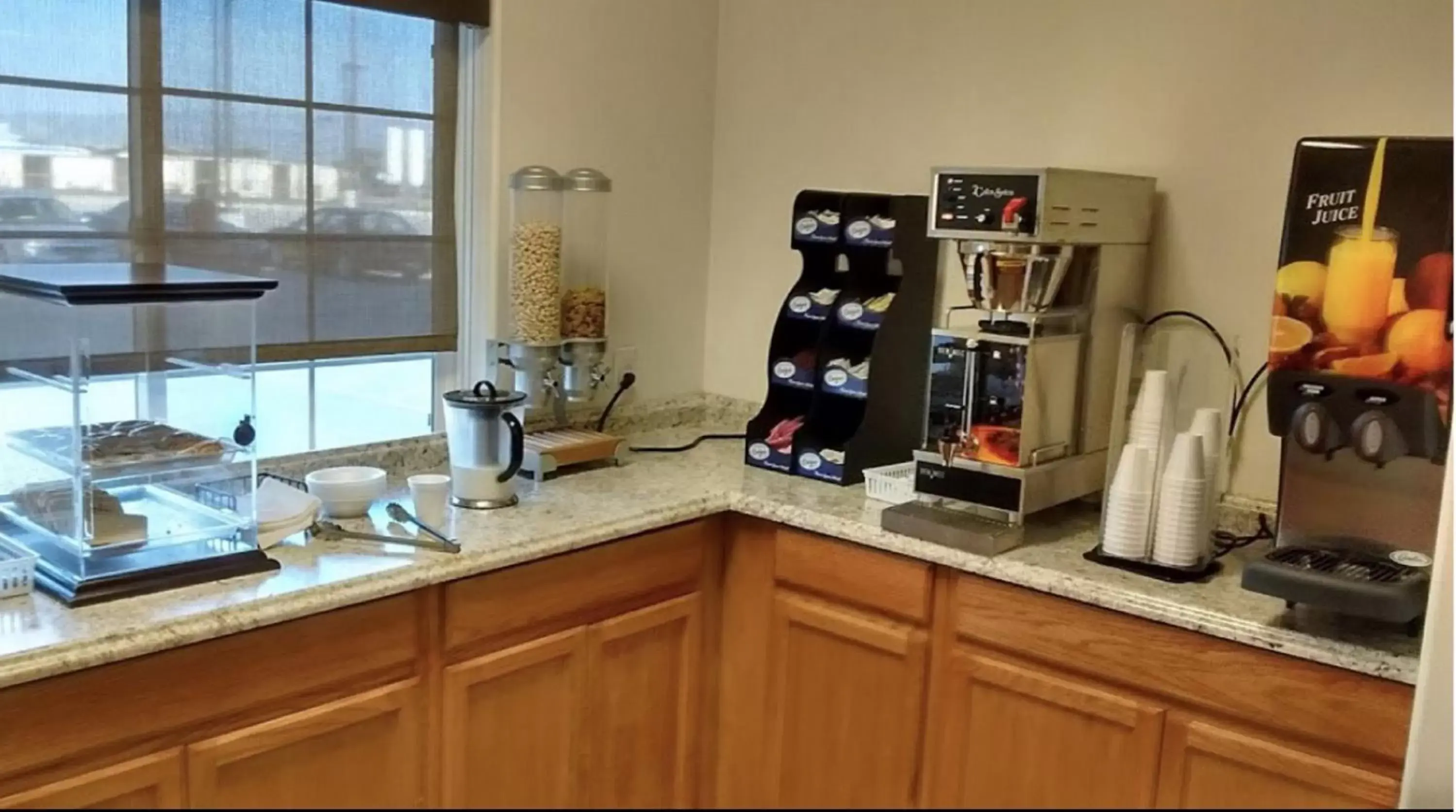 American breakfast, Kitchen/Kitchenette in SureStay Plus Hotel by Best Western Vernal