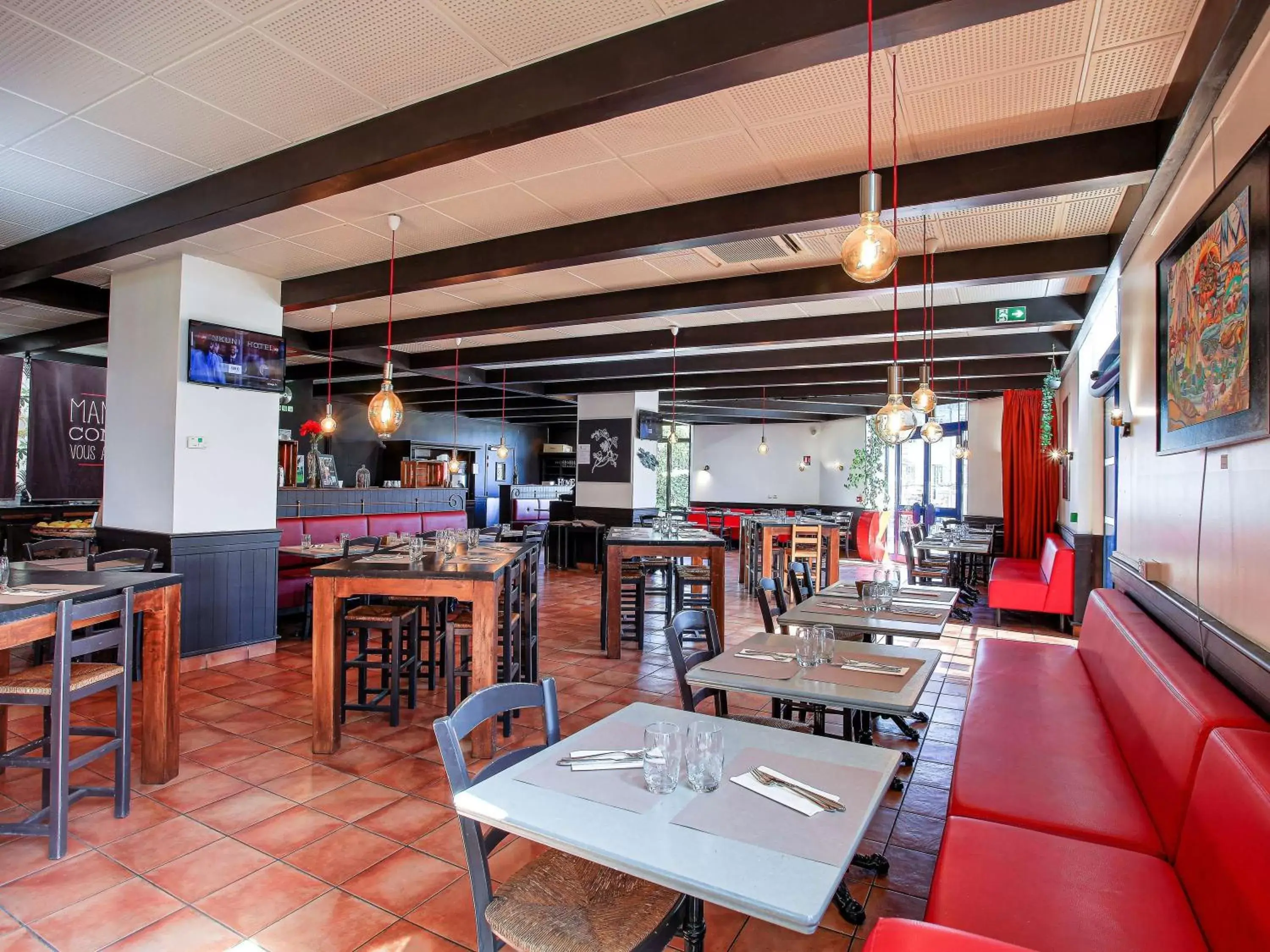 Property building, Restaurant/Places to Eat in ibis Marseille Centre Gare Saint Charles