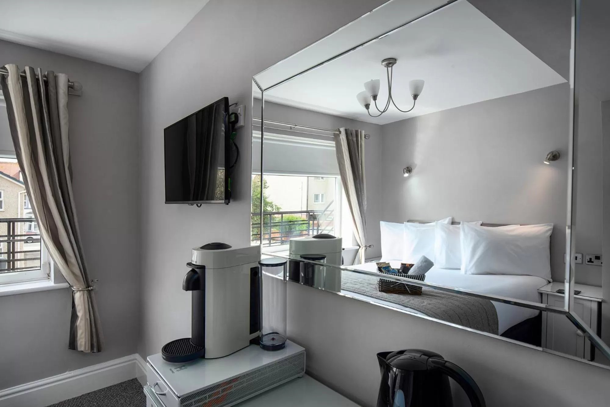 Bedroom, Bed in Pebble House