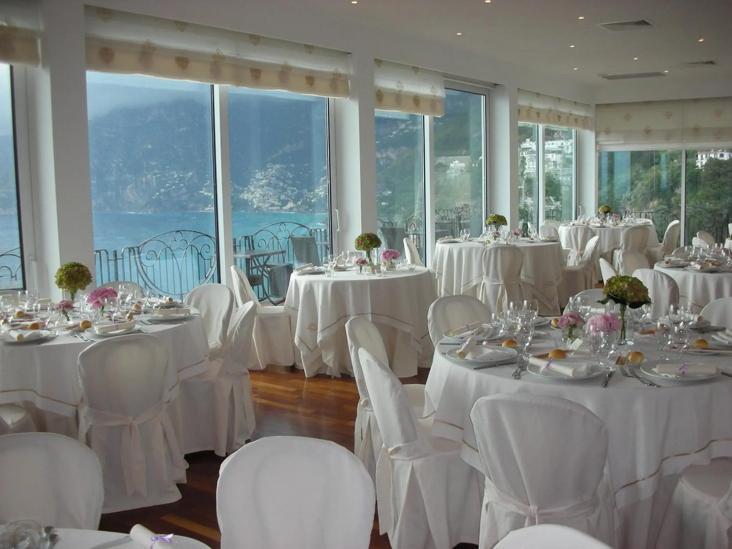 Restaurant/places to eat, Banquet Facilities in Tramonto d'Oro