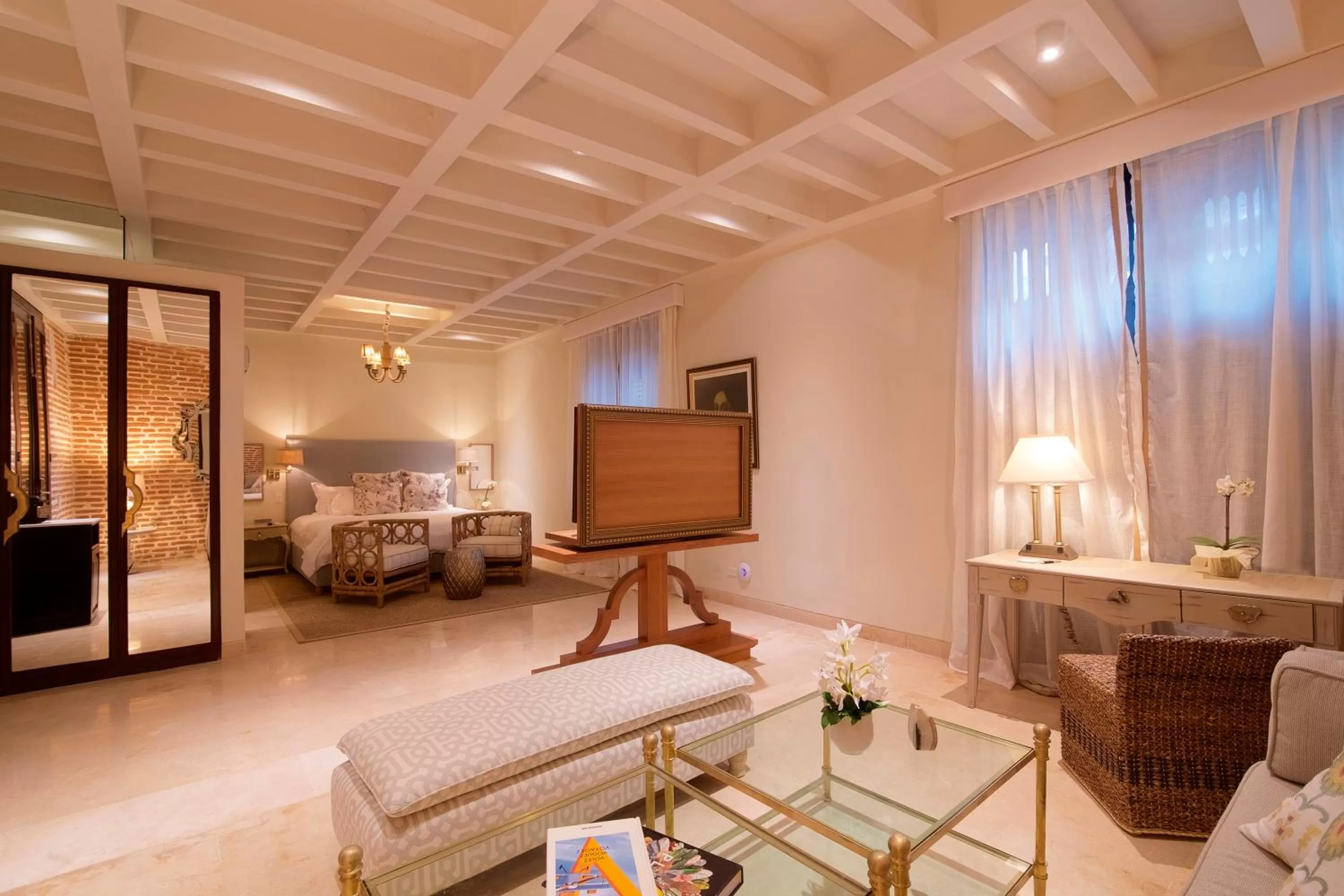 Communal lounge/ TV room, Bed in Hotel Capellán de Getsemaní