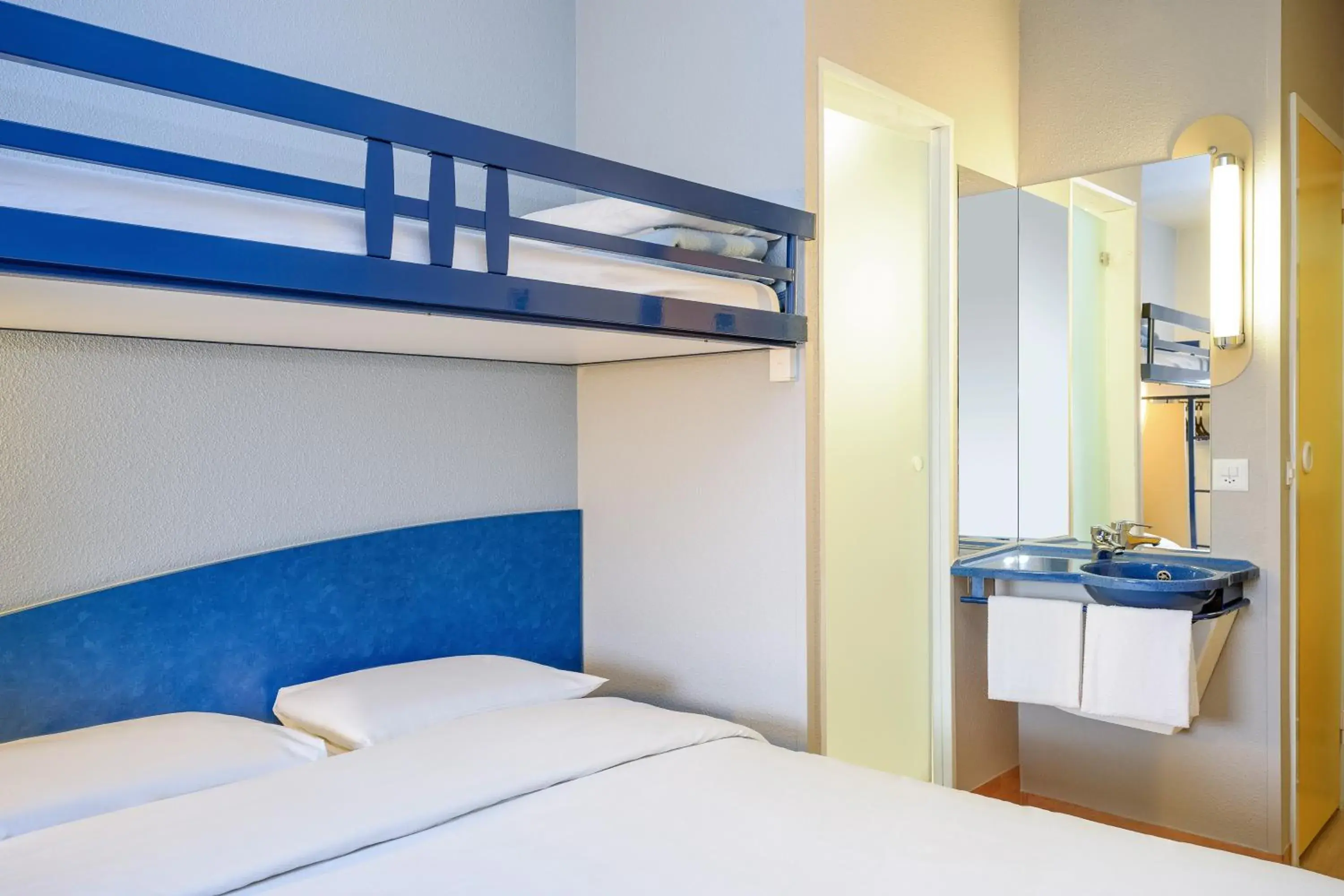 Bed, Bunk Bed in ibis budget Amboise