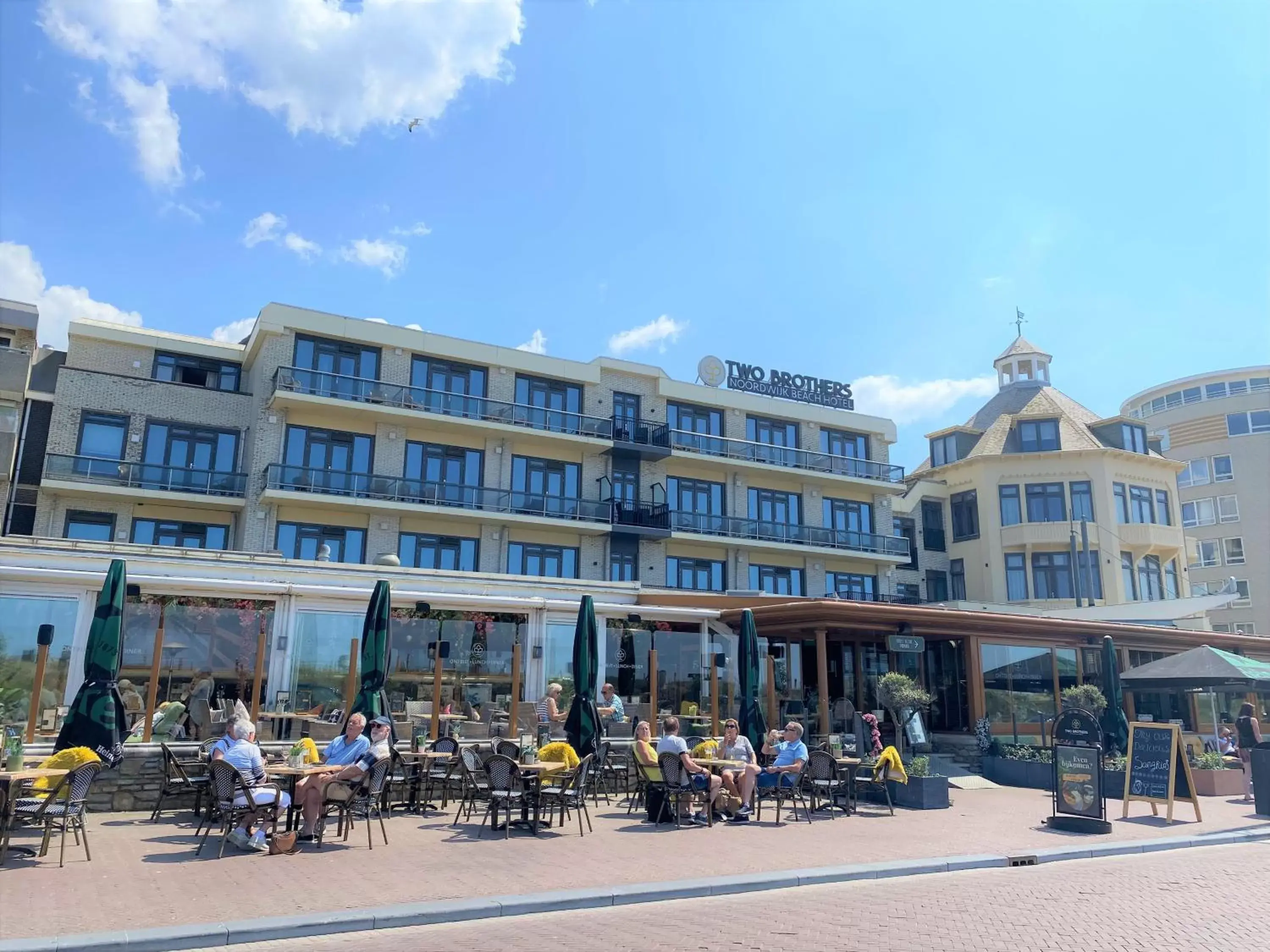 Restaurant/places to eat, Property Building in Two Brothers Noordwijk Beach
