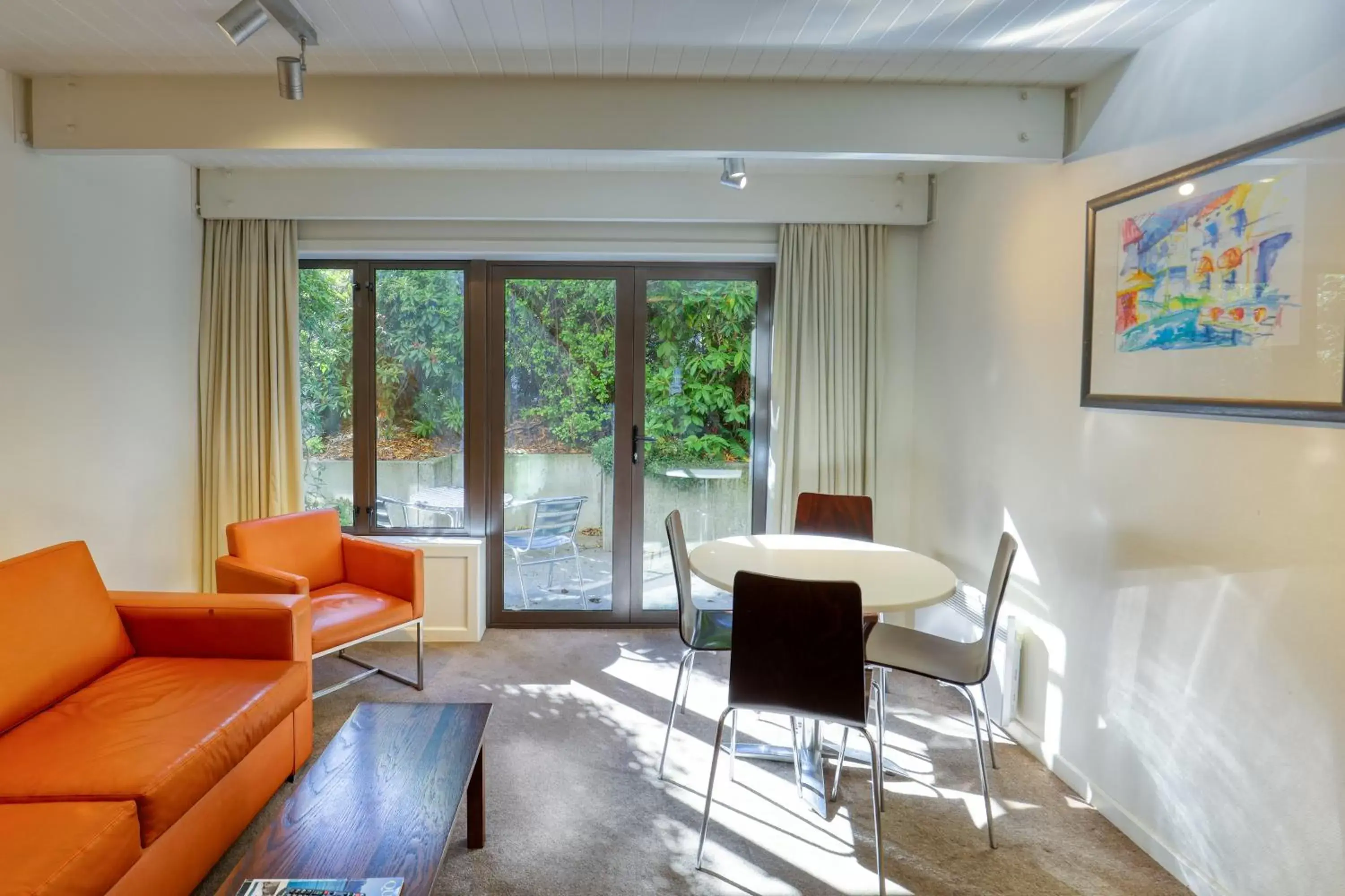 Living room, Seating Area in Garden Court Suites & Apartments