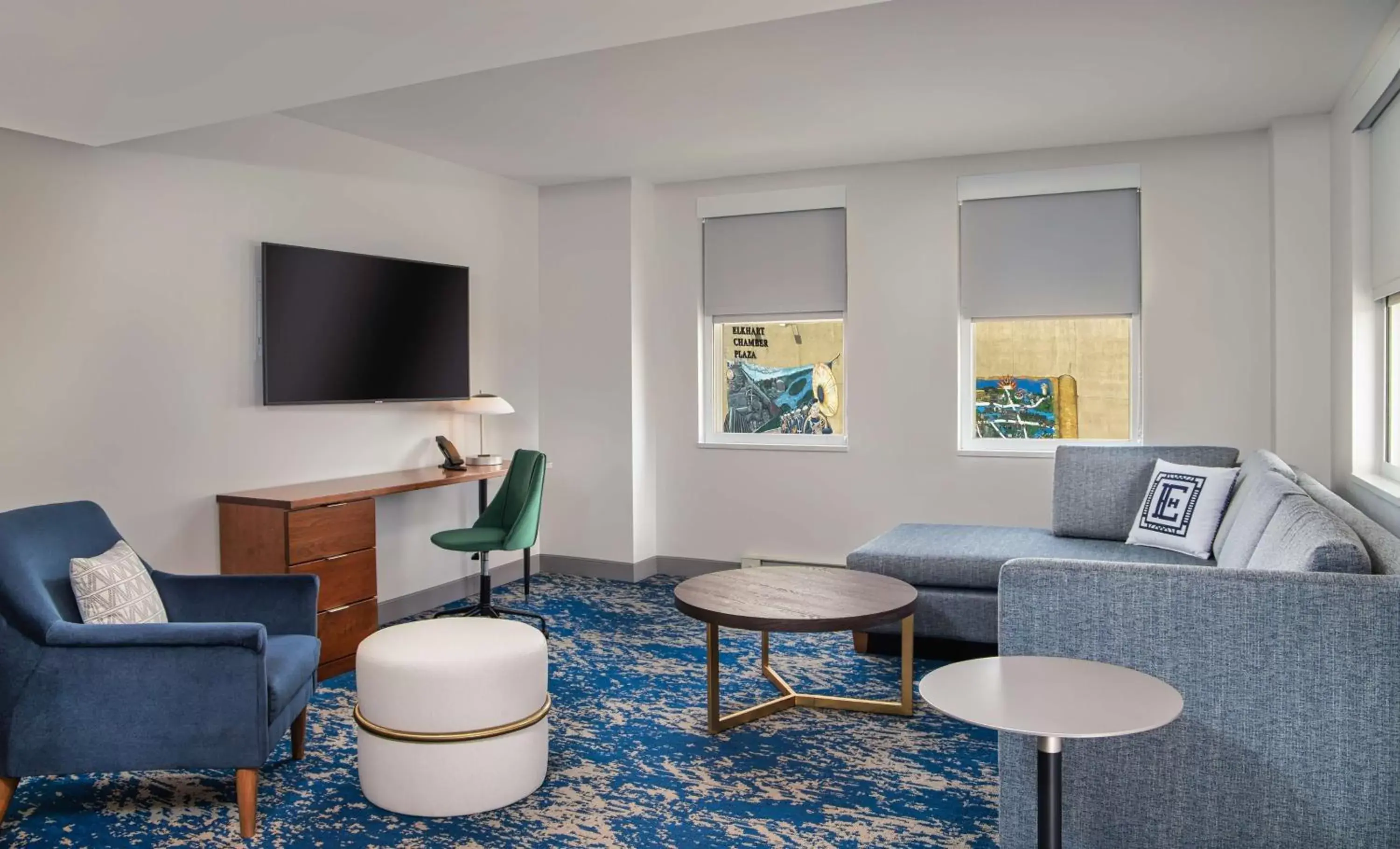 Bedroom, Seating Area in Hotel Elkhart, Tapestry Collection By Hilton