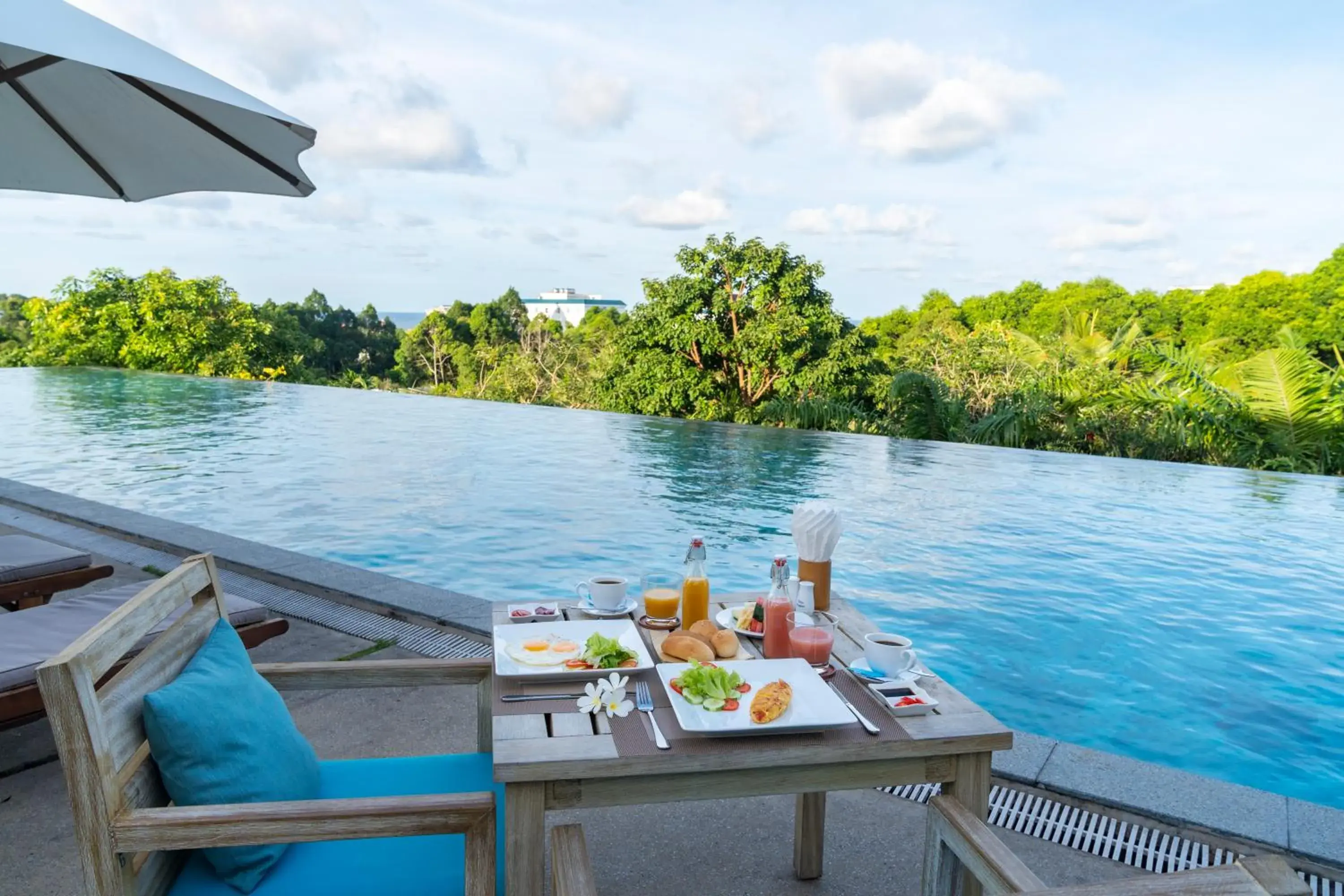 Breakfast, Swimming Pool in Lahana Resort Phu Quoc & Spa