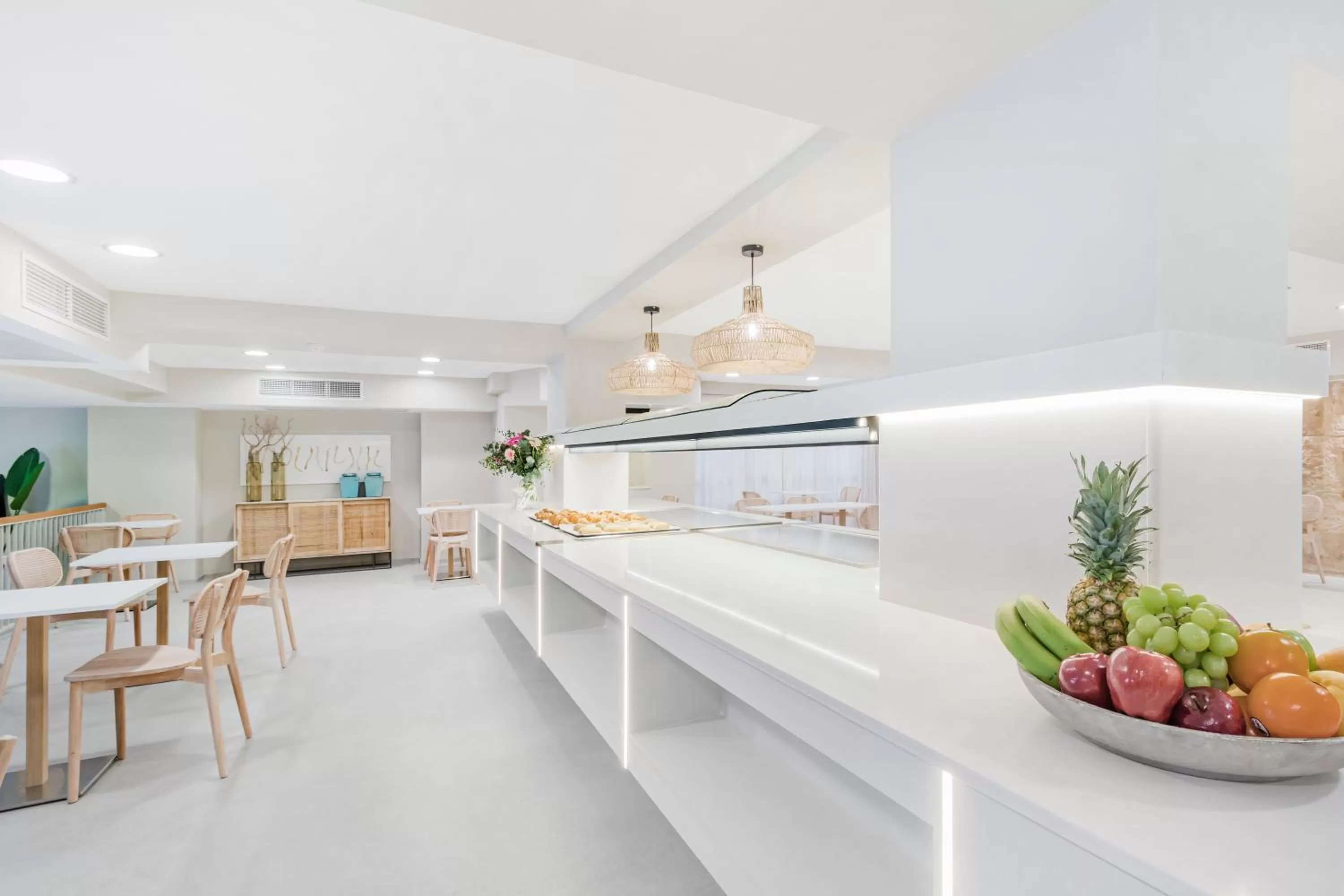 Restaurant/places to eat in Hotel Almudaina