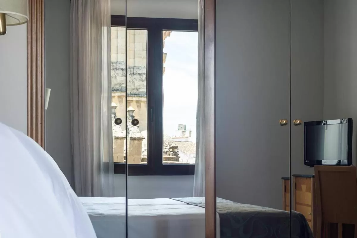 Bed in Eurostars Maimonides