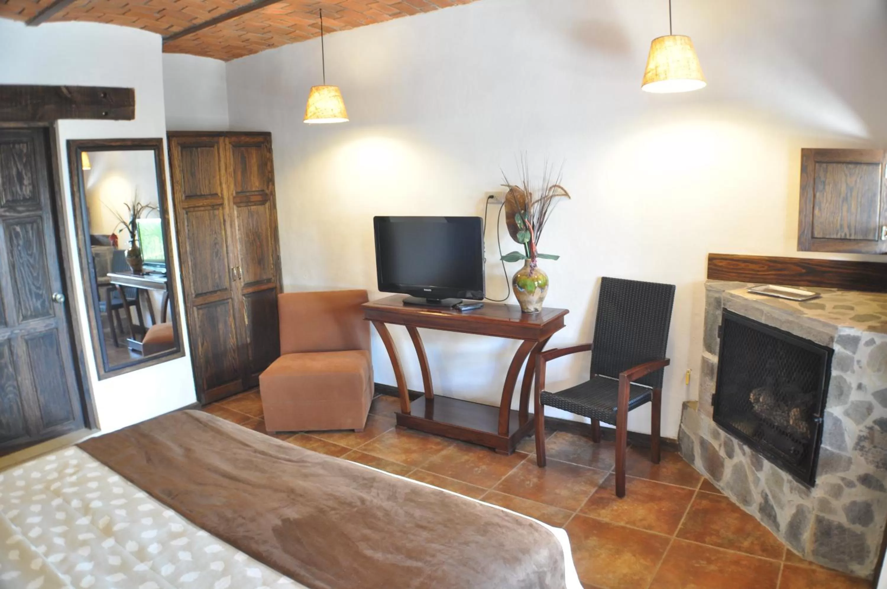 TV/Entertainment Center in Hotel Villa Cassis