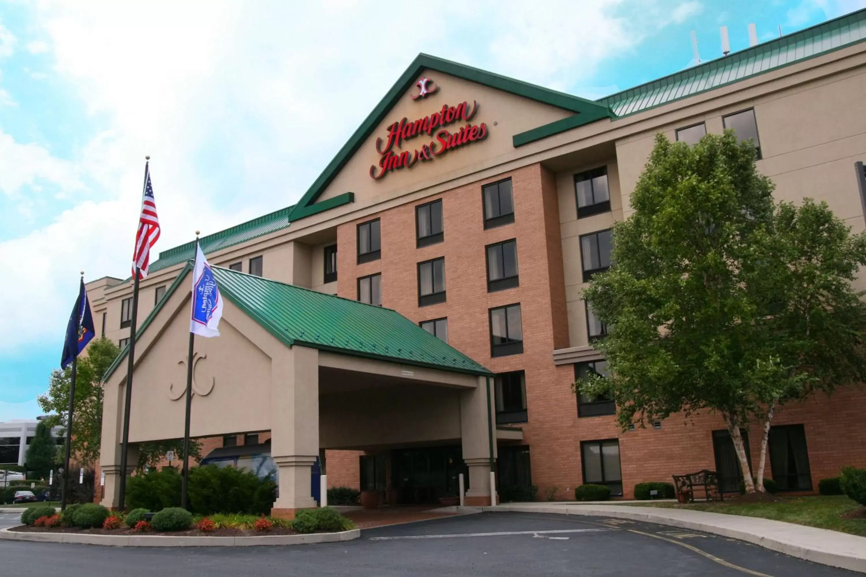 Property Building in Hampton Inn & Suites Valley Forge/Oaks