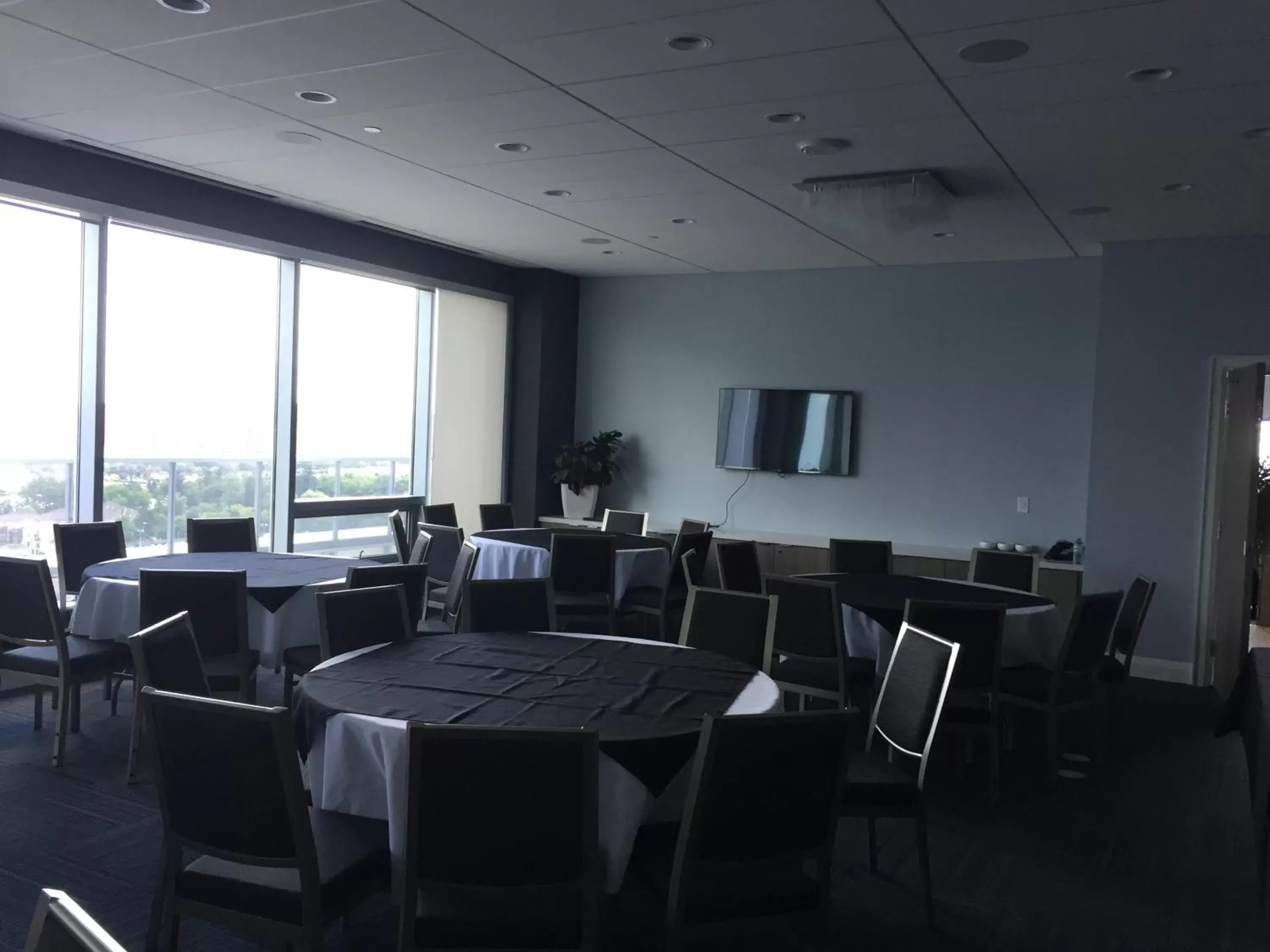 Banquet/Function facilities, Restaurant/Places to Eat in Liberty Suites