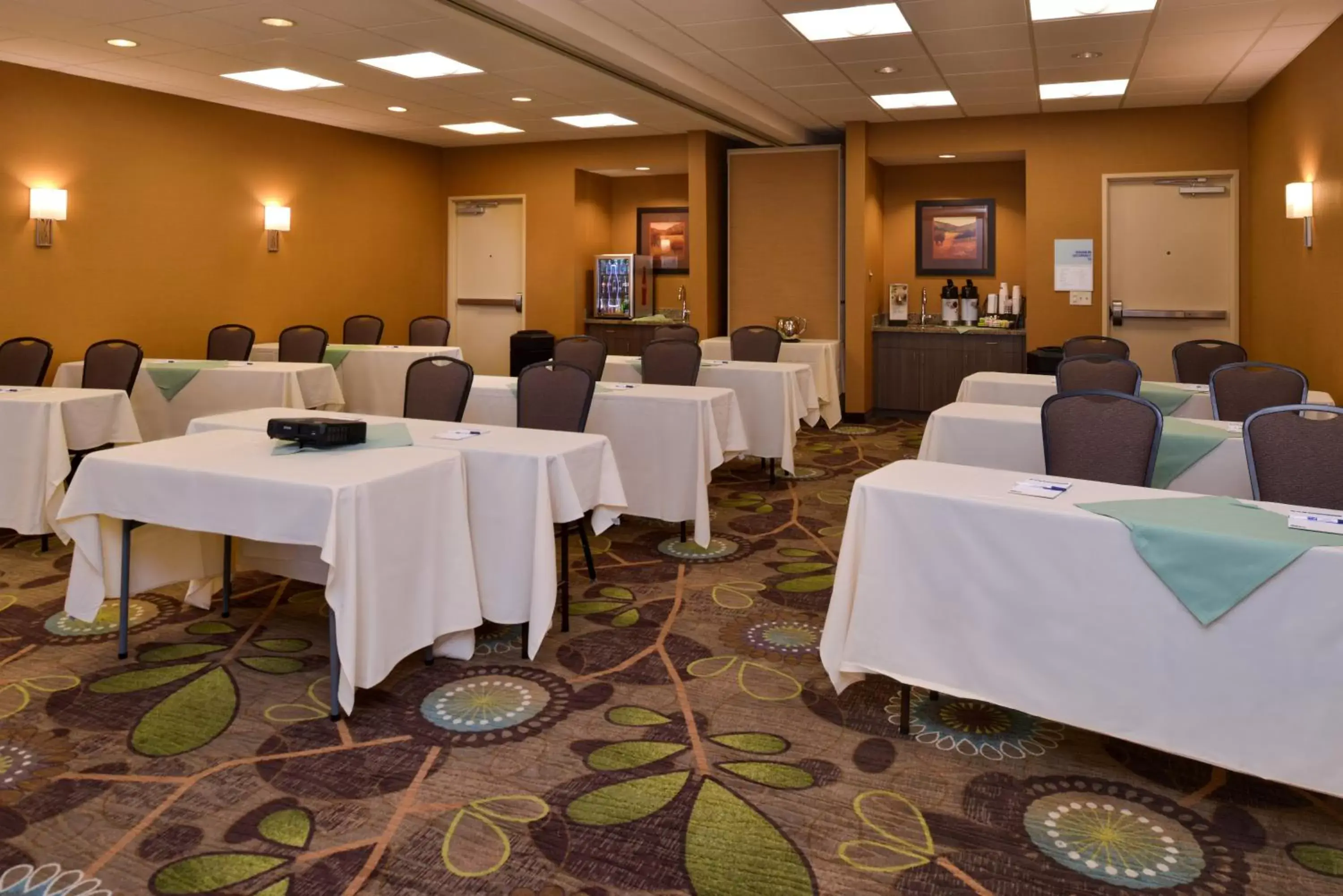 Meeting/conference room in Holiday Inn Express Pocatello, an IHG Hotel