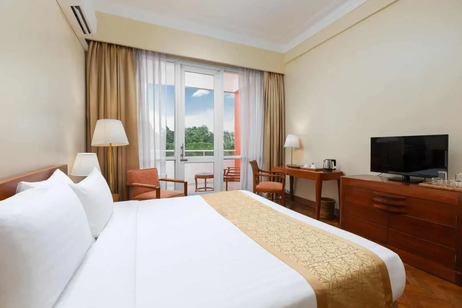 Bedroom, Bed in Inya Lake Hotel