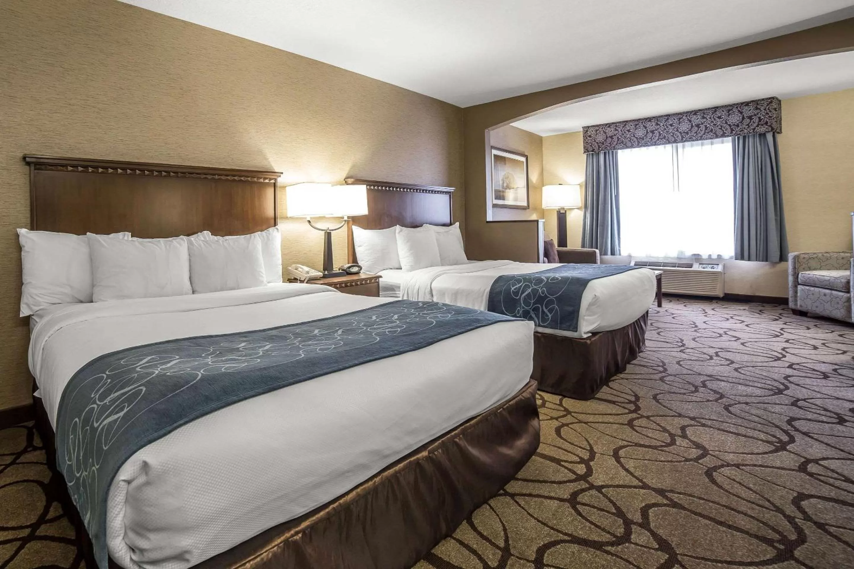 Bedroom, Bed in Comfort Suites Salt Lake City Airport