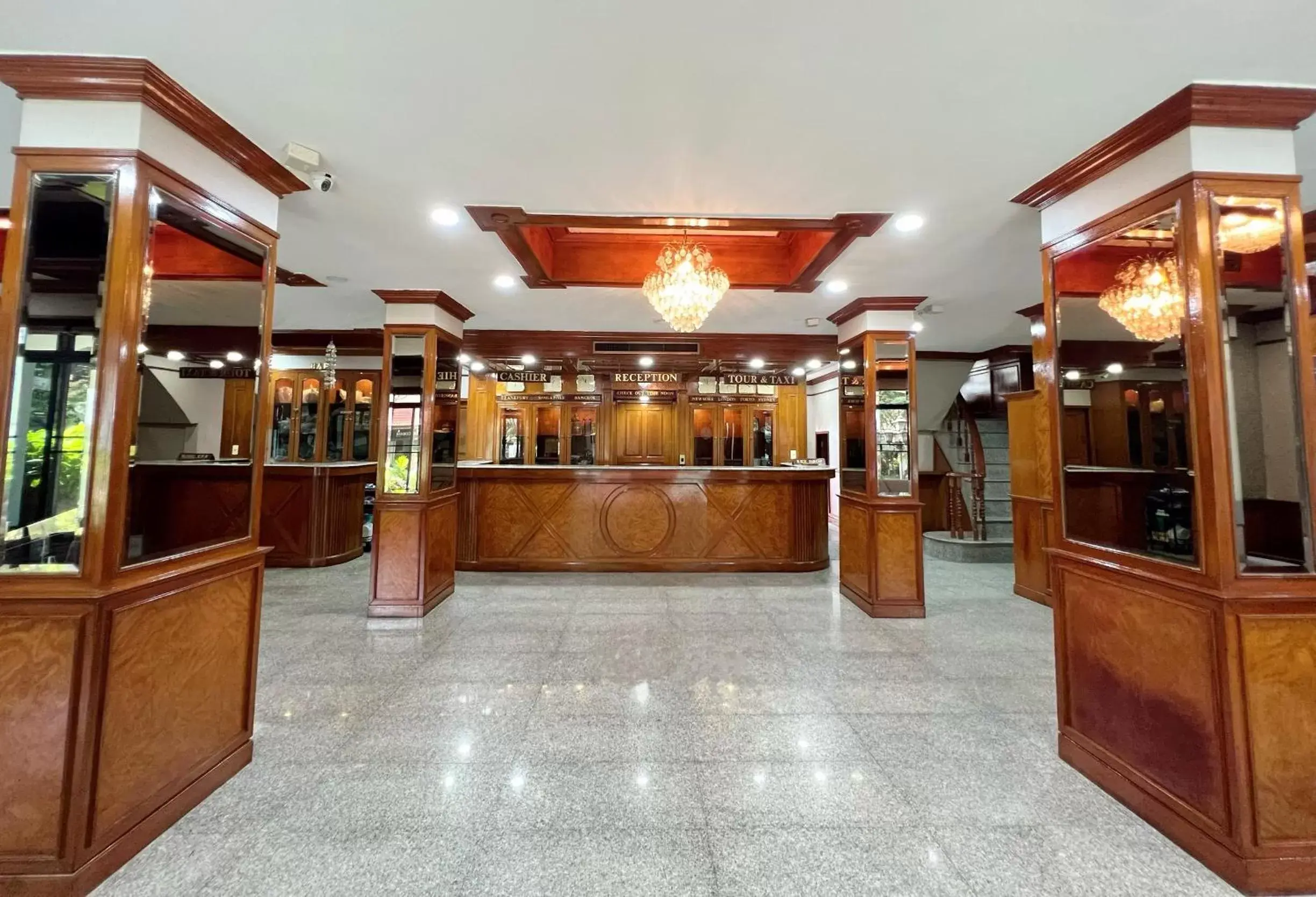 Lobby or reception in The Promenade Hotel - SHA Plus