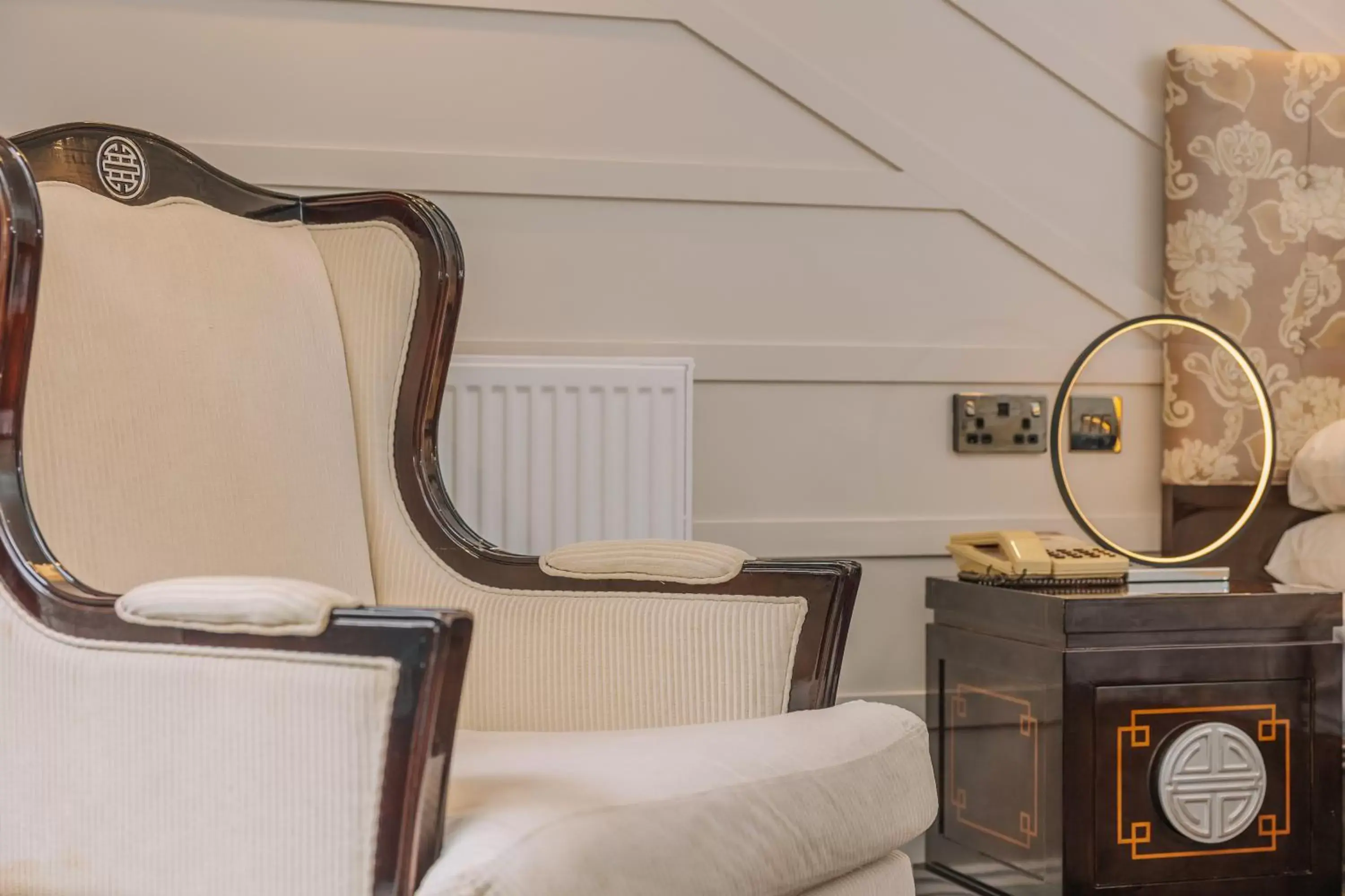 Seating area, Bathroom in Muthu Belstead Brook Hotel