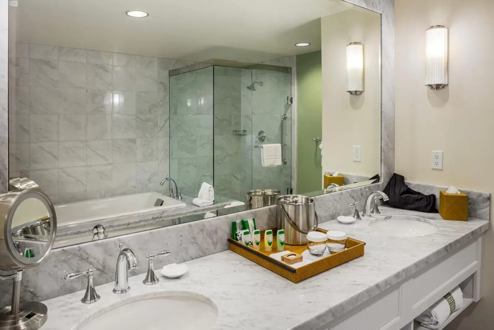 Shower, Bathroom in Santa Barbara Inn