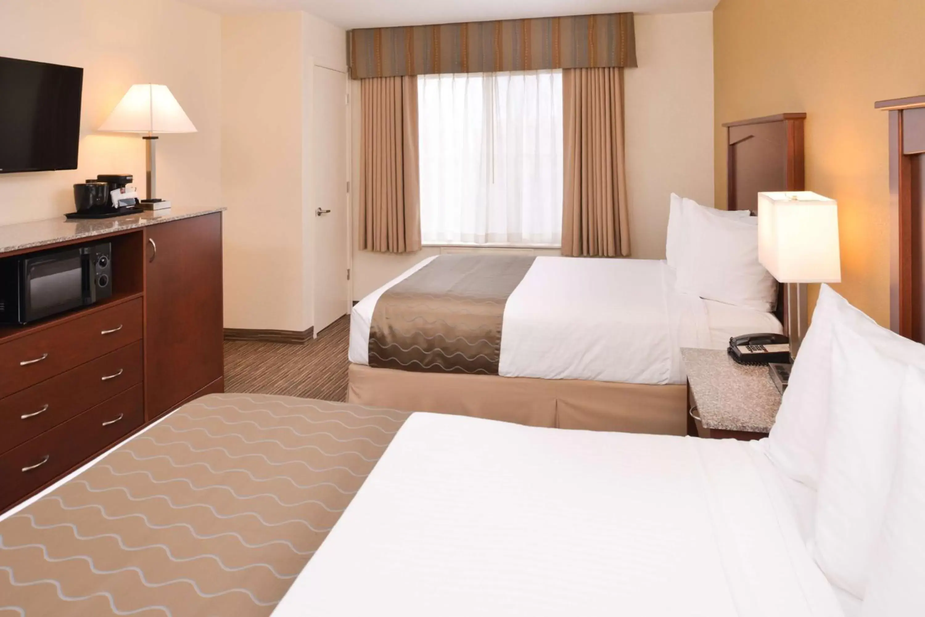 Photo of the whole room, Bed in Best Western Executive Inn & Suites