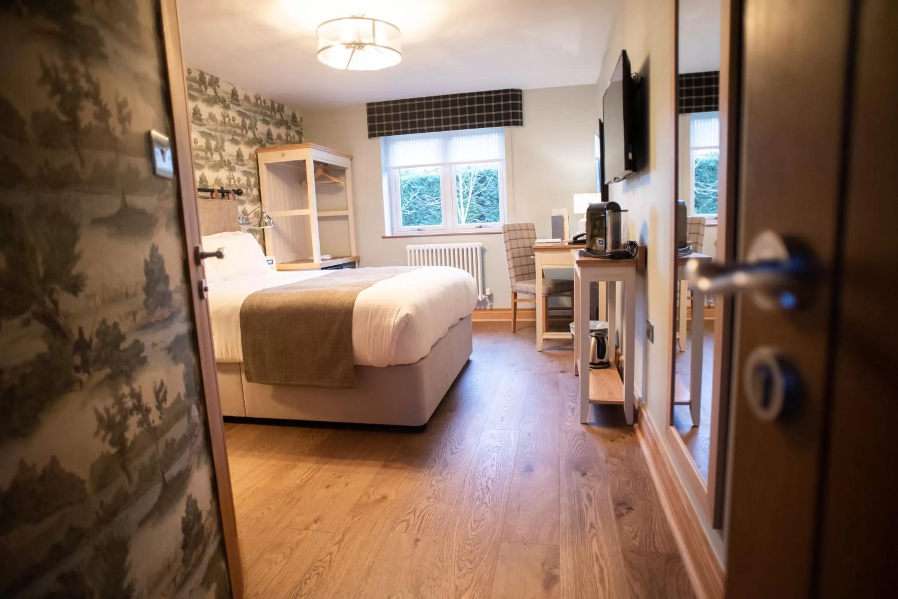 Bed in Cromwell Arms Country Pub with Rooms