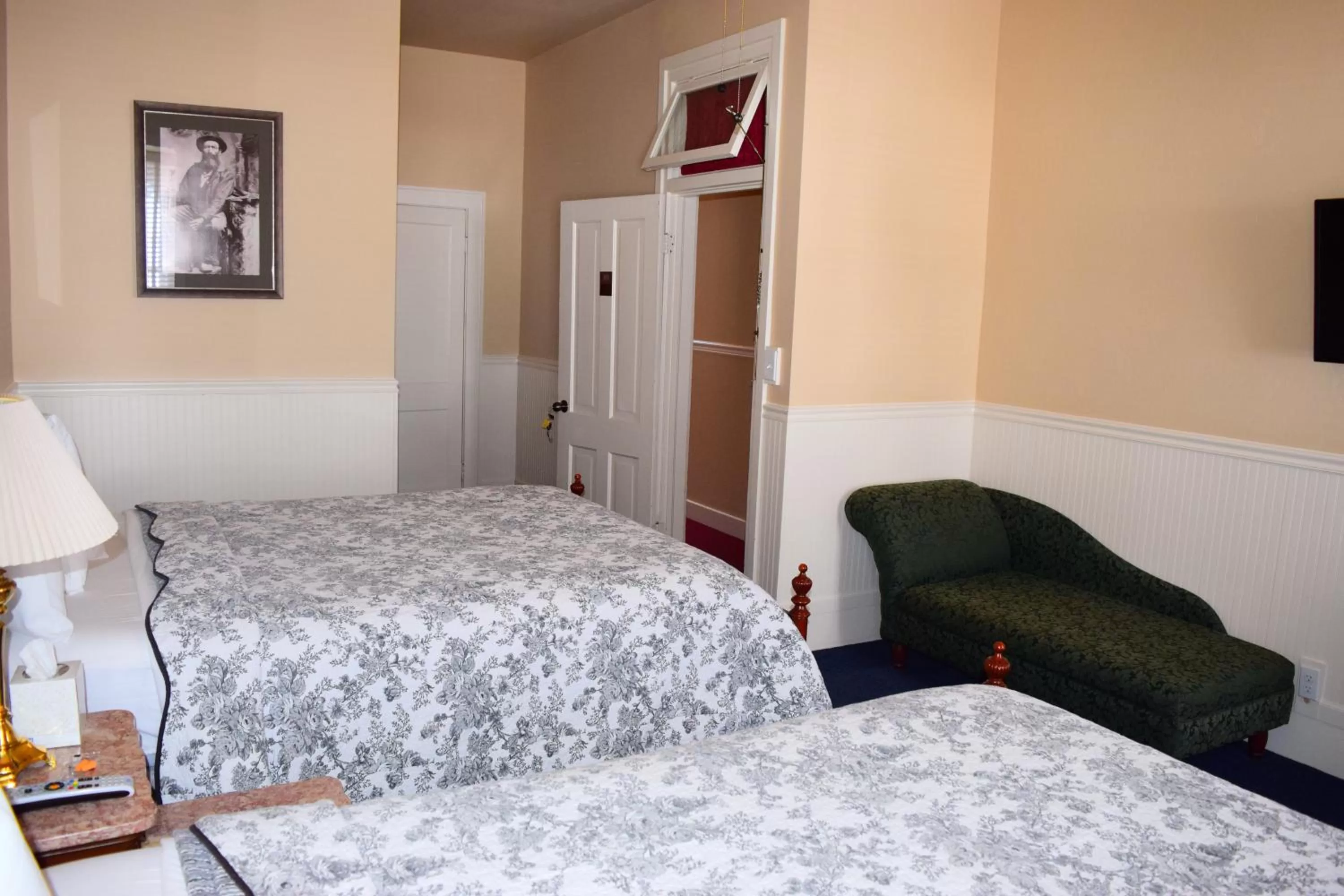 Bed in Grand Imperial Hotel