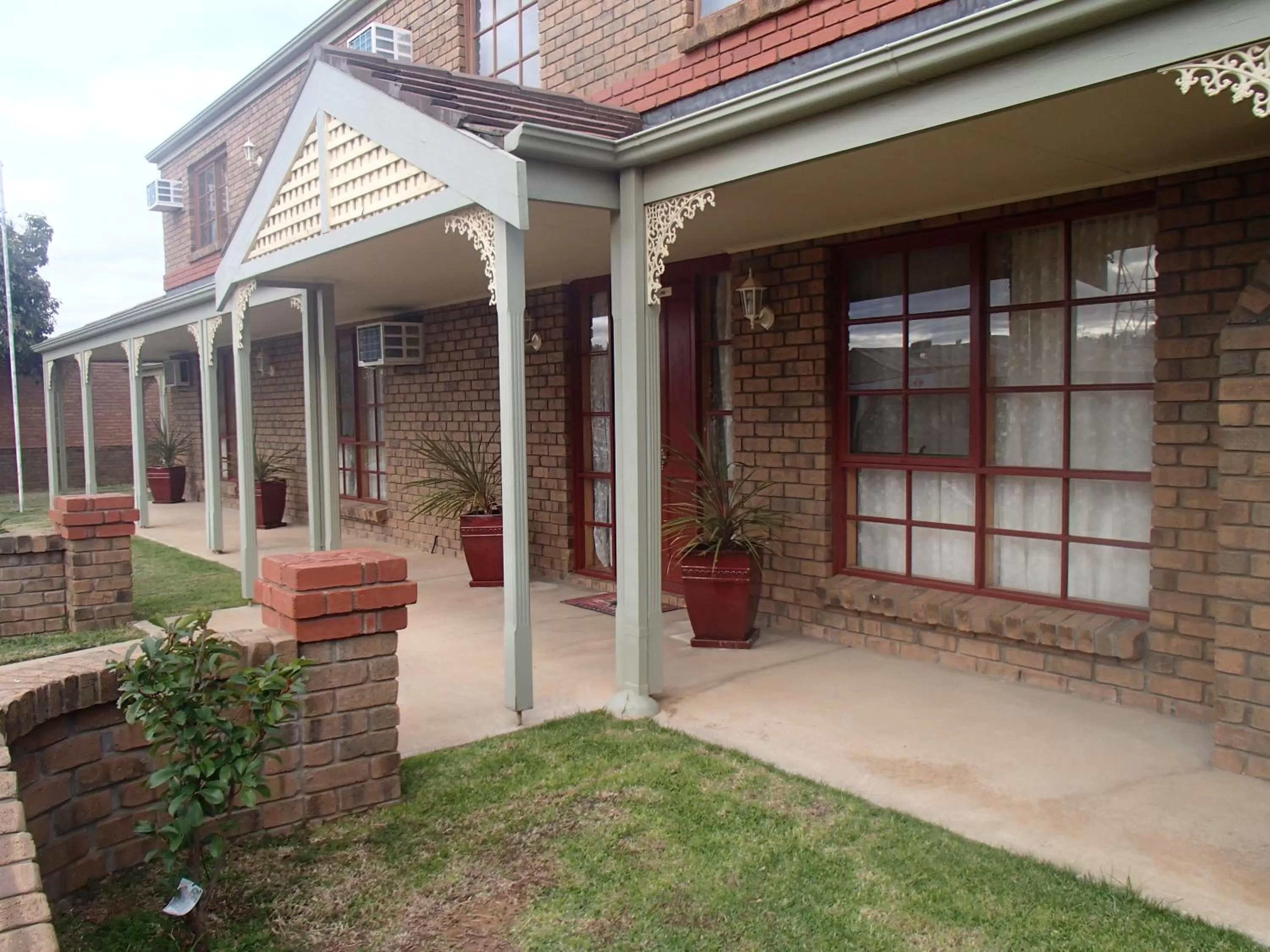 Facade/entrance in City Colonial Motor Inn