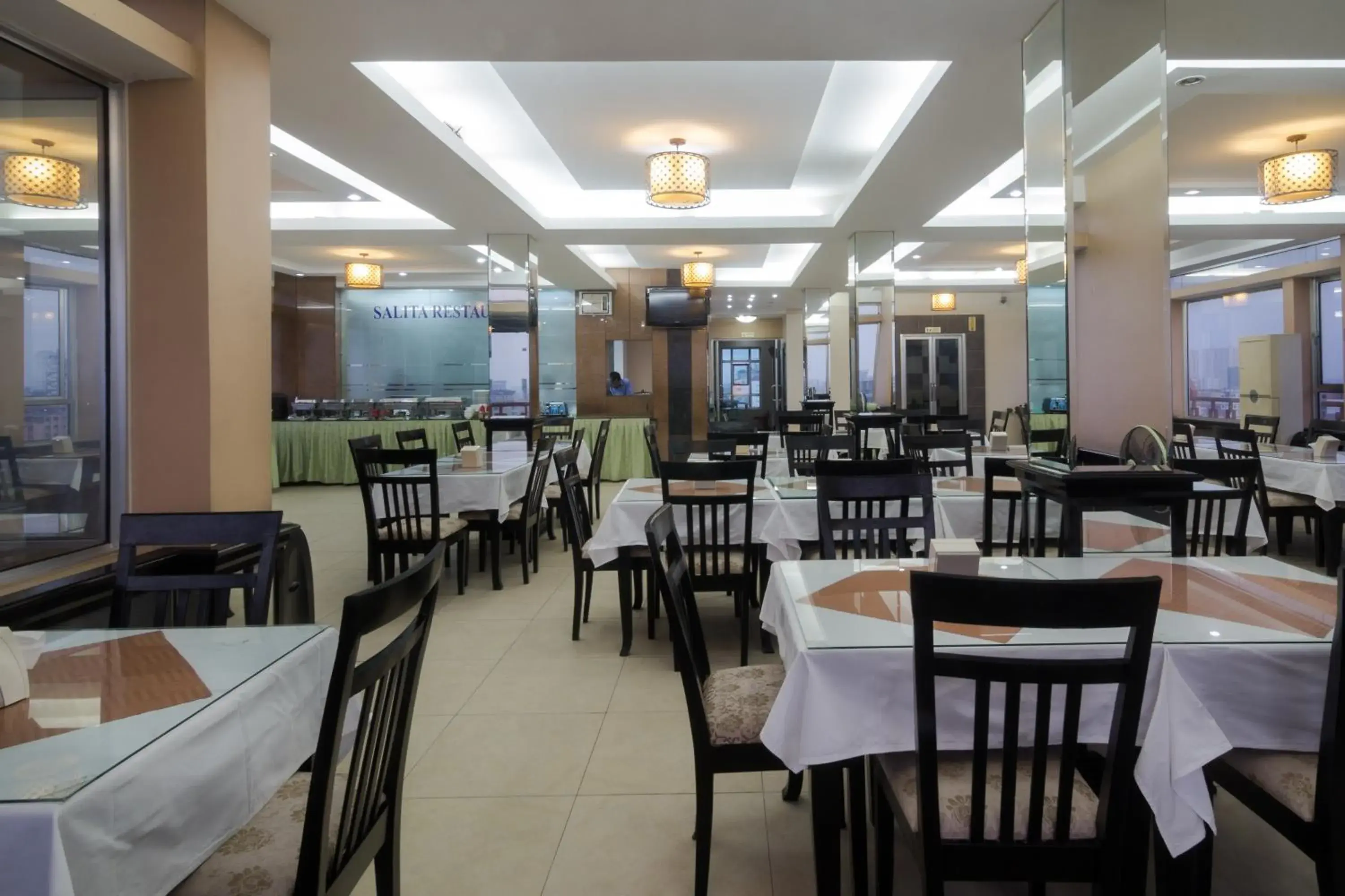 Restaurant/Places to Eat in Salita Hotel