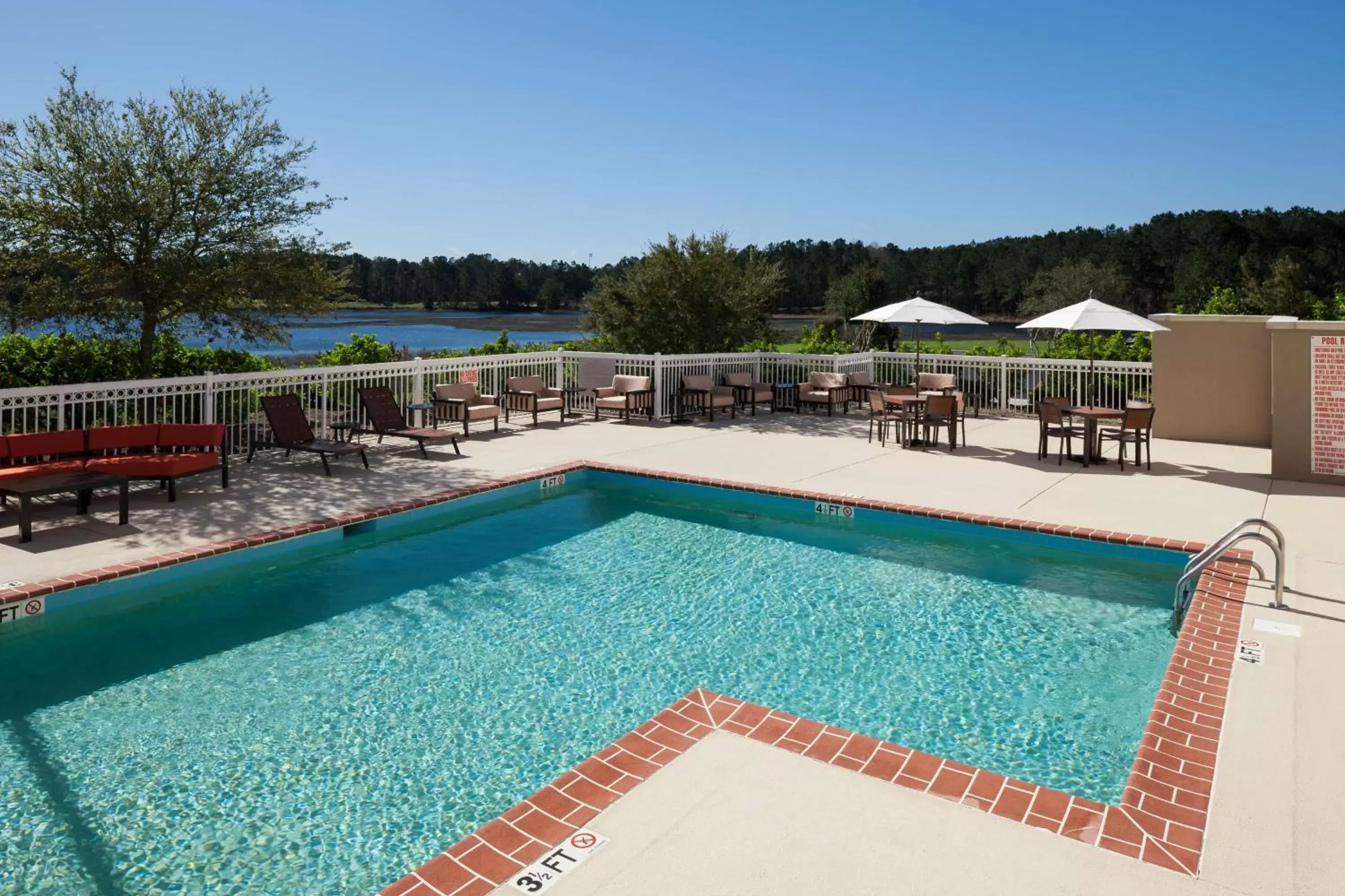 Swimming Pool in Hilton Garden Inn Savannah Airport
