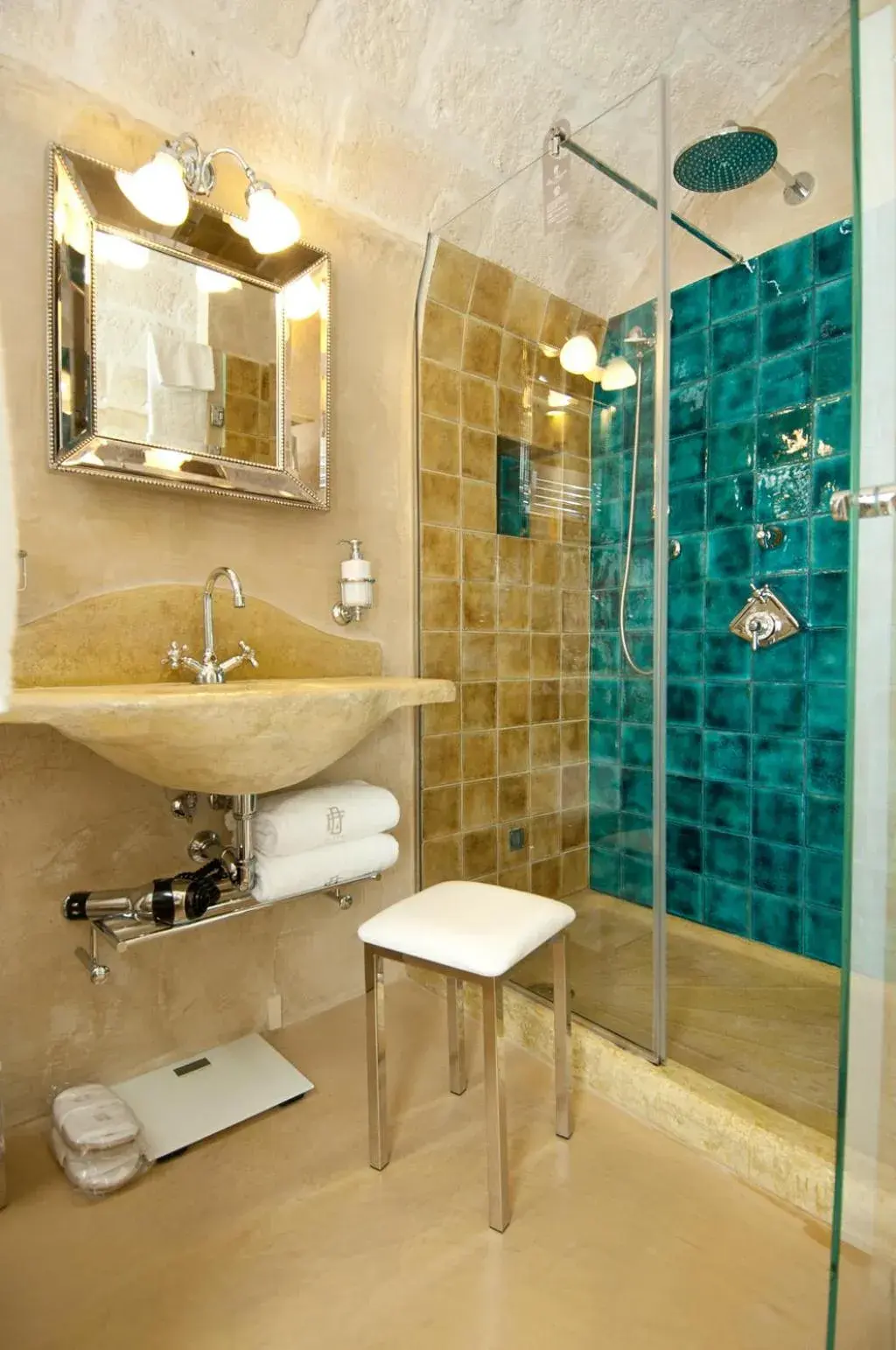 Shower, Bathroom in Hotel Don Ferrante