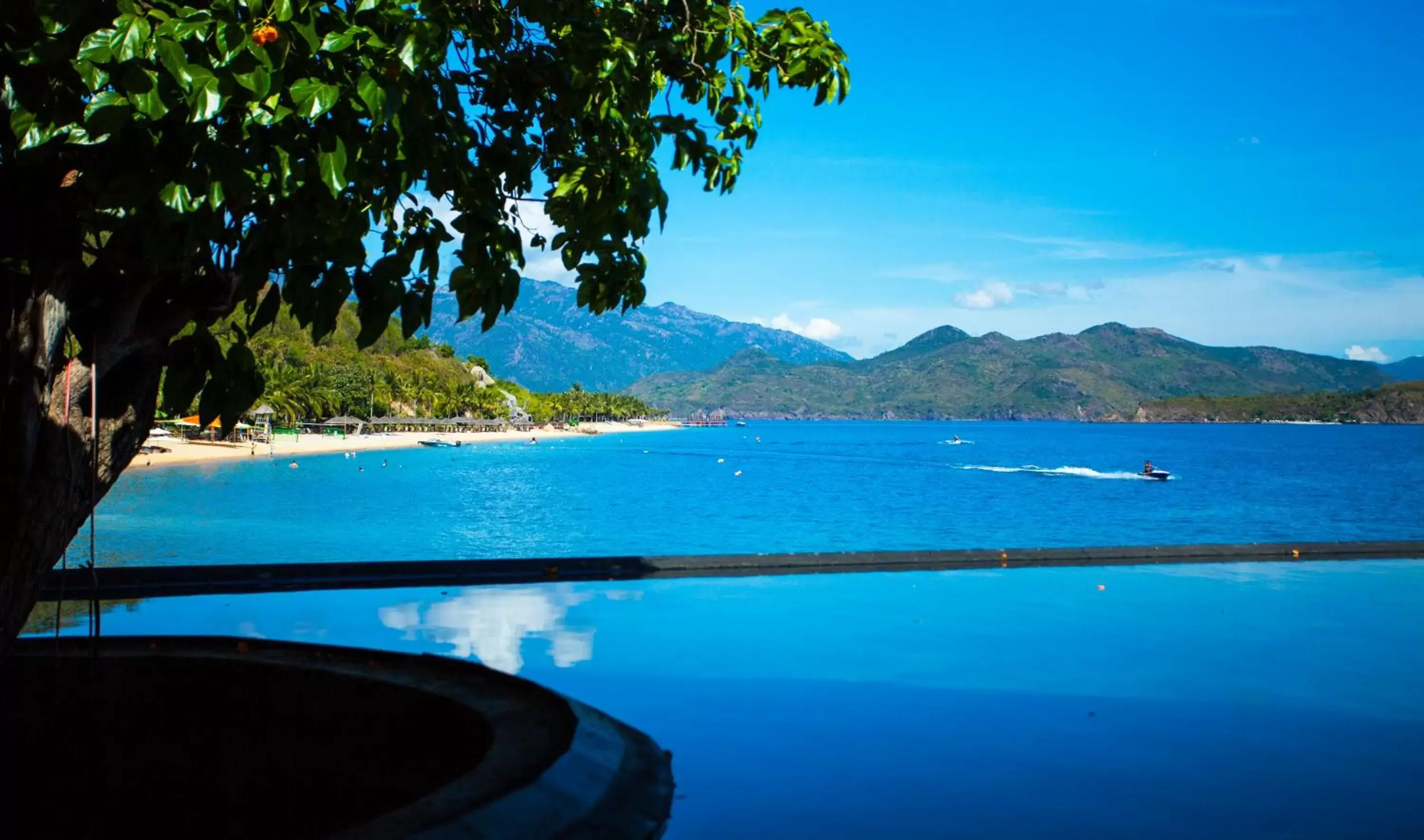 Day, Swimming Pool in Hon Tam Resort